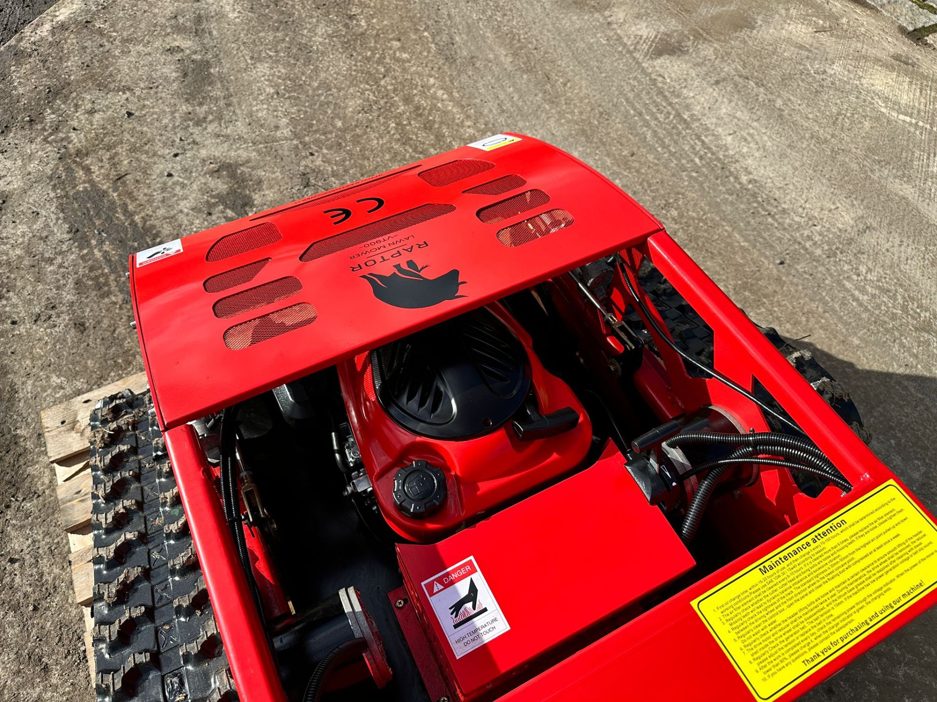 NEW/UNUSED RAPTOR VT900 BI-FUEL REMOTE CONTROLLED TRACKED BANK/SLOPE MOWER *PLUS VAT* - Image 8 of 13