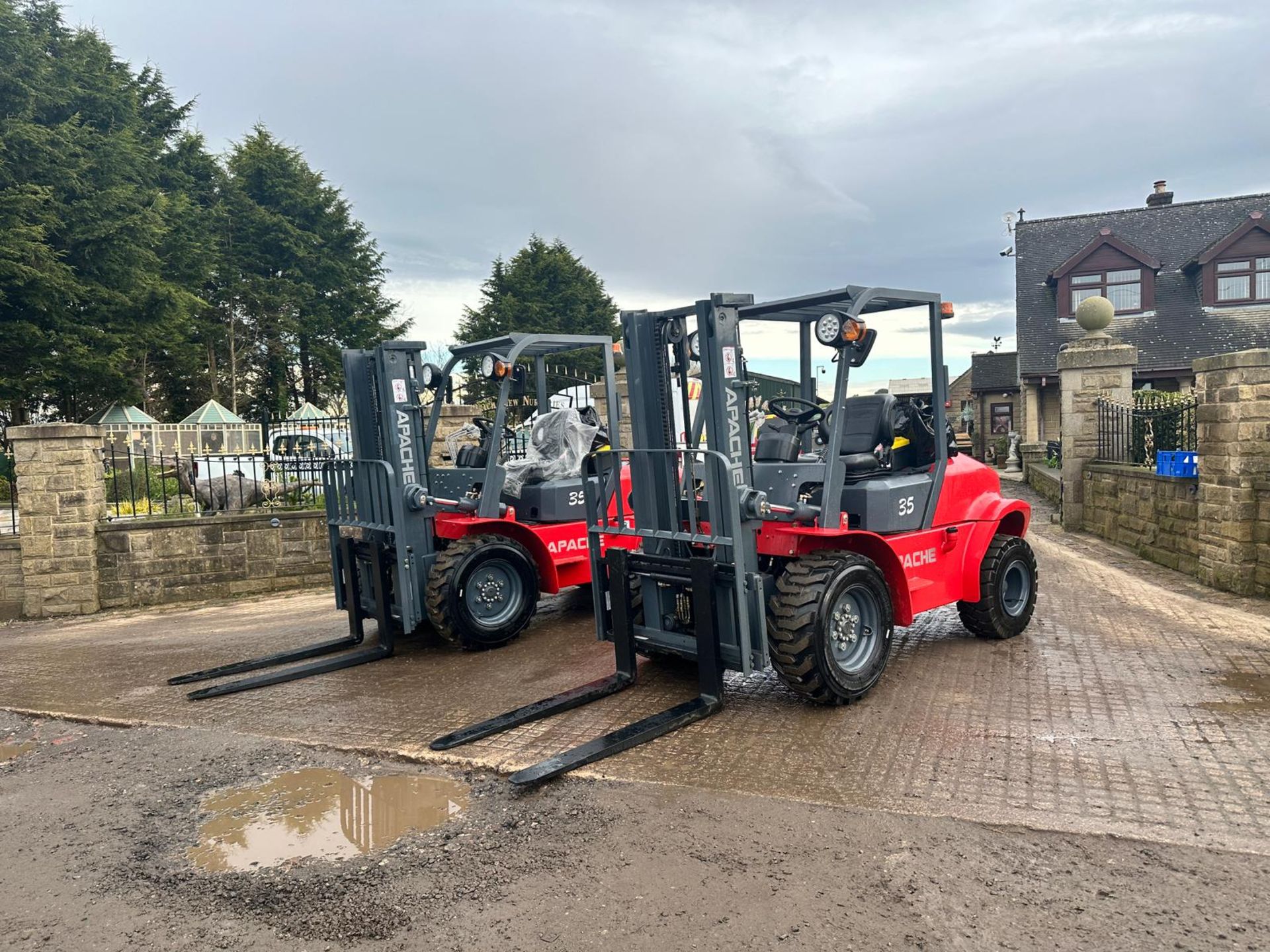 NEW/UNUSED 2023 APACHE CPC35 3.5 TON DIESEL ROUGH TERRAIN FORKLIFT *PLUS VAT* - Image 2 of 20