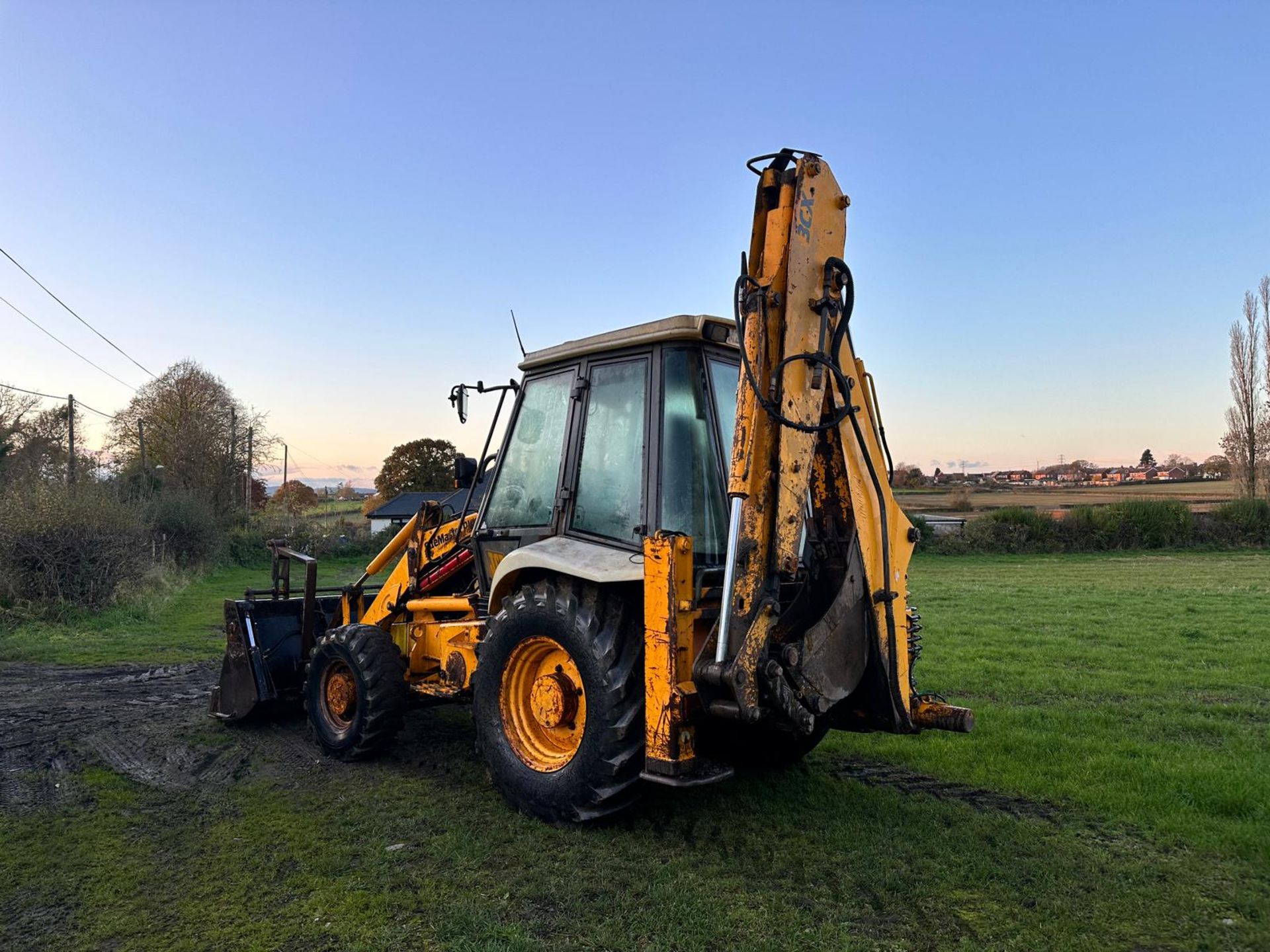 JCB 3CX SITEMASTER PLUS TURBO 4WD POWERSHIFT FRONT LOADER BACKHOE *PLUS VAT* - Image 7 of 28