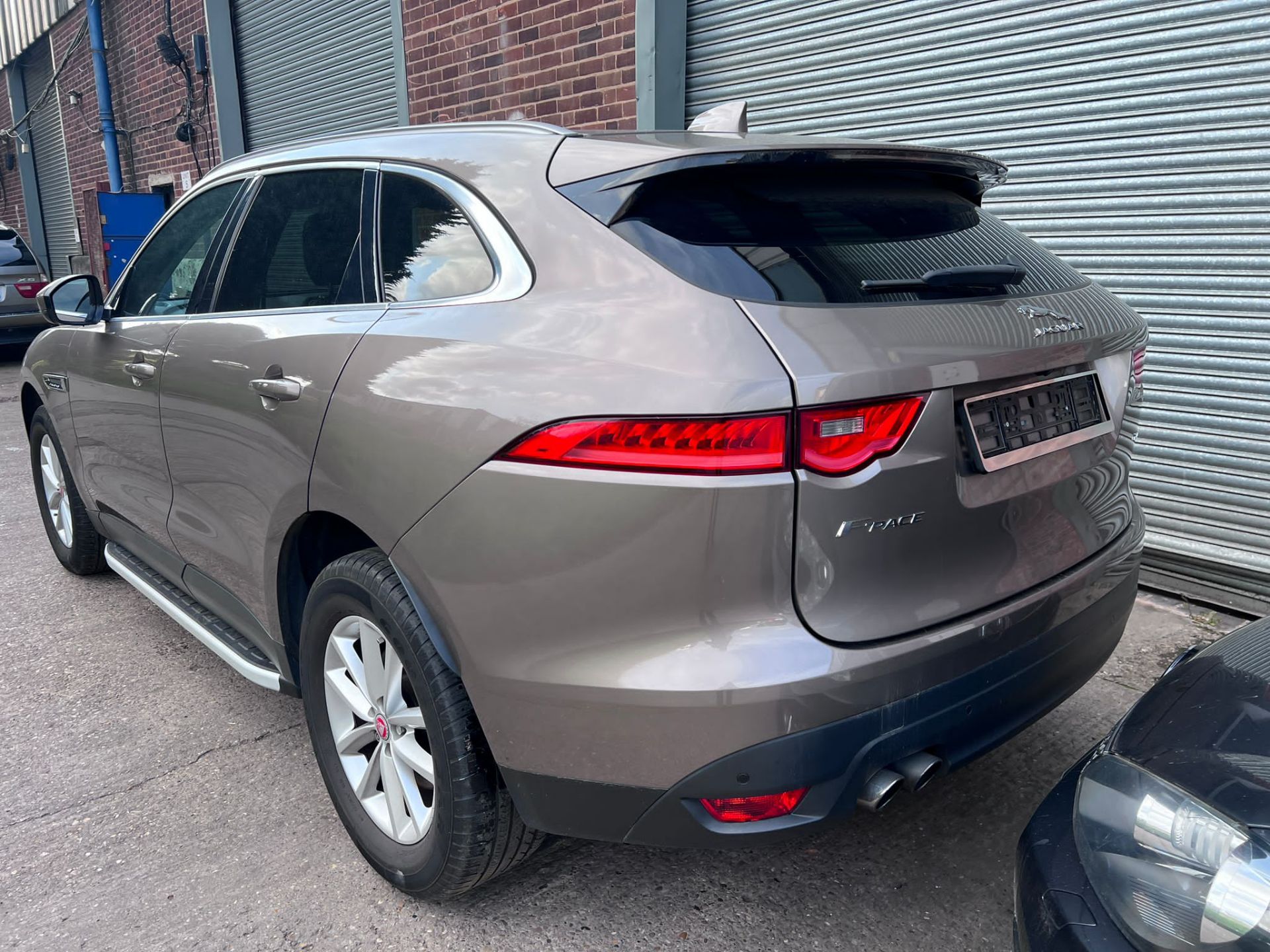 2016 JAGUARF-PACE PRESTIGE D BRONZE SUV ESTATE *NO VAT* - Image 3 of 11