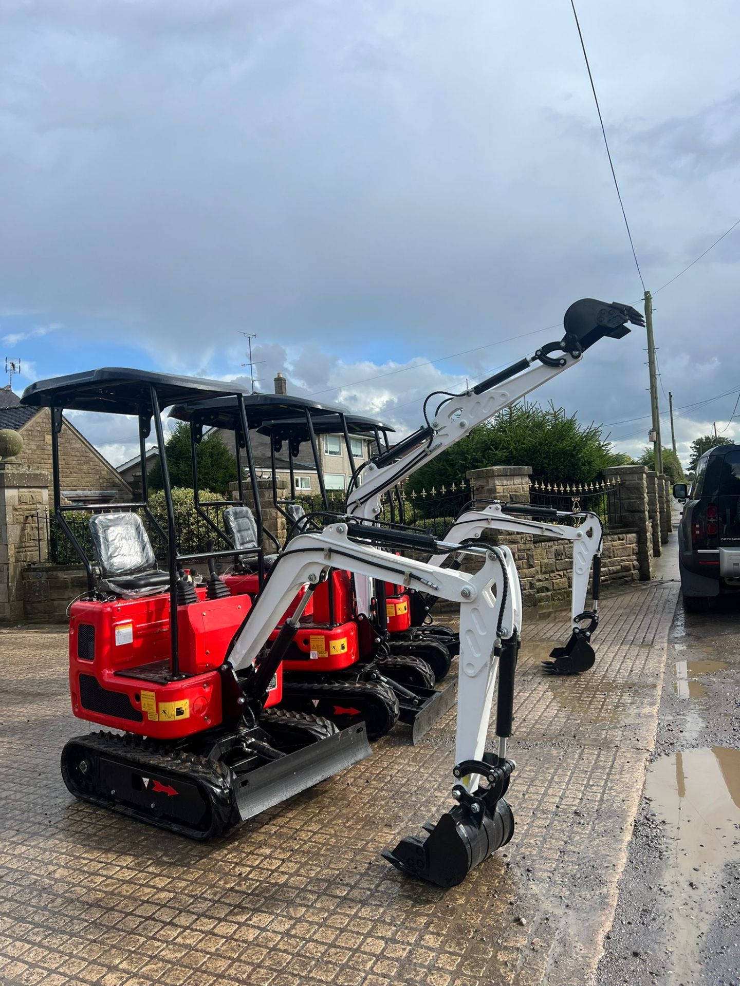 NEW/UNUSED TOS R319 MINI EXCAVATOR *PLUS VAT* - Image 5 of 10