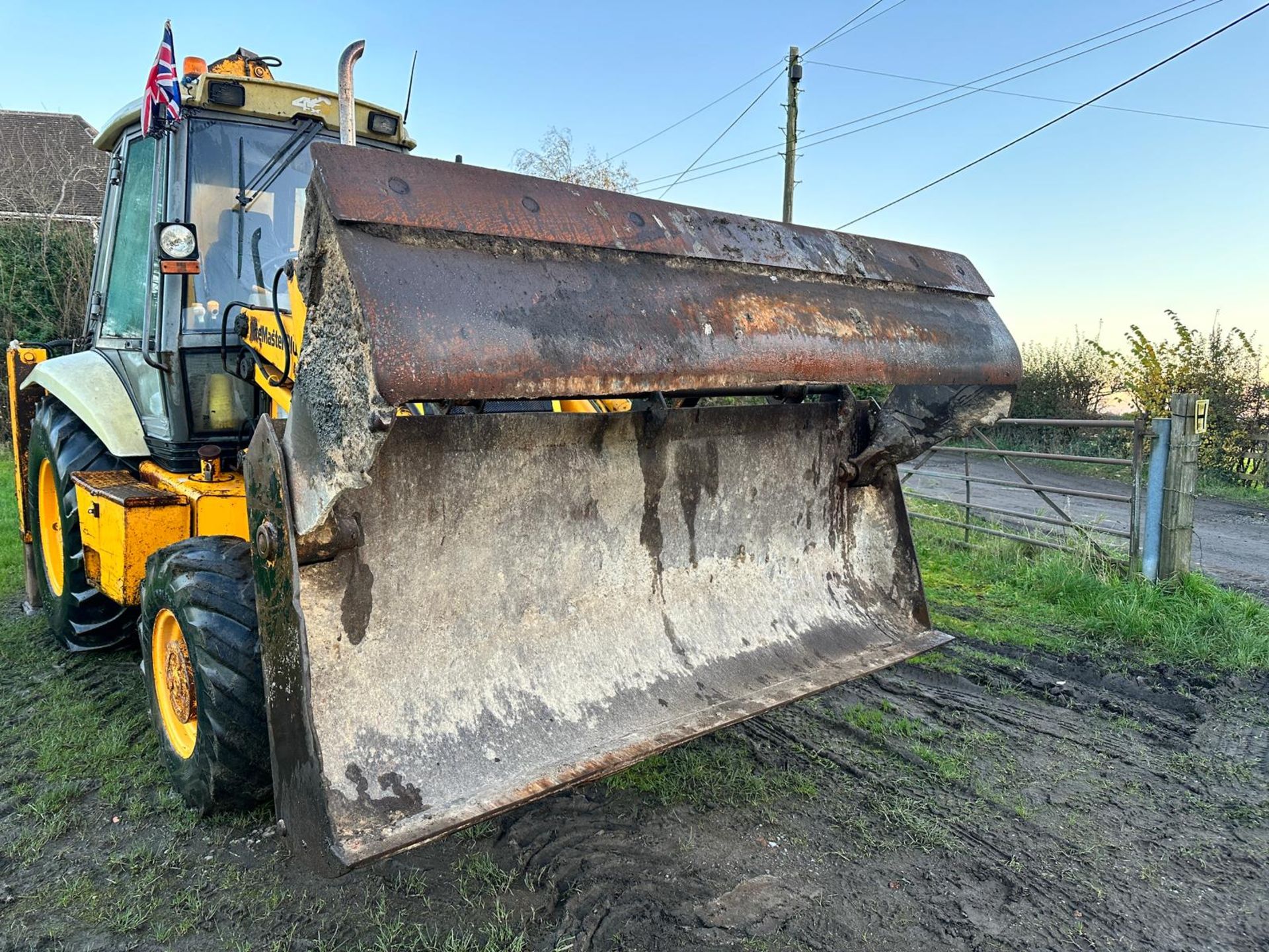 JCB 3CX SITEMASTER PLUS TURBO 4WD POWERSHIFT FRONT LOADER BACKHOE *PLUS VAT* - Image 25 of 28