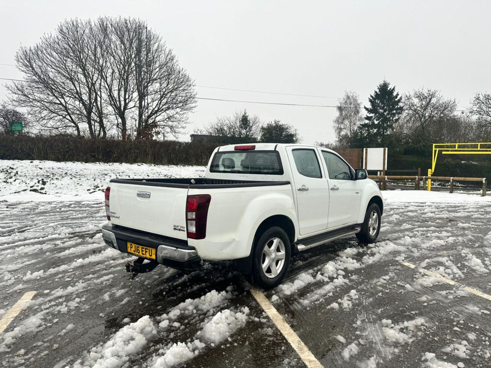 2016 ISUZU D-MAX YUKON 2.5TD TWIN TURBO 4WD PICKUP TRUCK *PLUS VAT* - Image 5 of 13