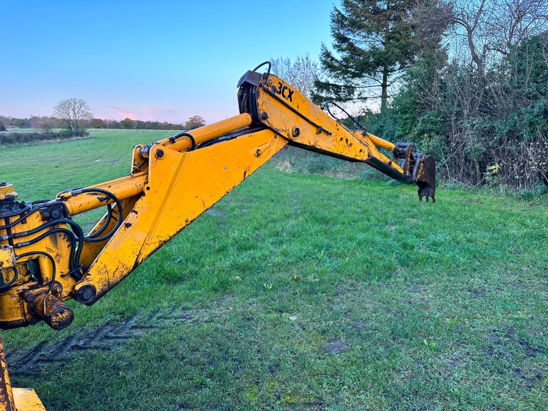 JCB 3CX SITEMASTER PLUS TURBO 4WD POWERSHIFT FRONT LOADER BACKHOE *PLUS VAT* - Image 23 of 28