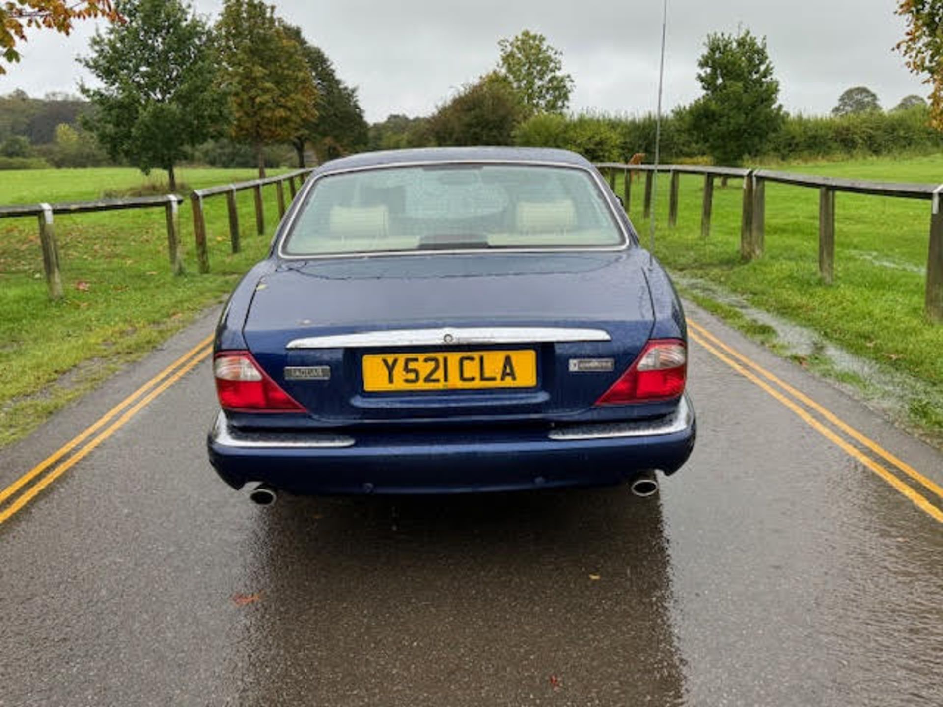 2001 JAGUAR XJ EXECUTIVE AUTO BLUE SALOON *NO VAT* - Image 6 of 11