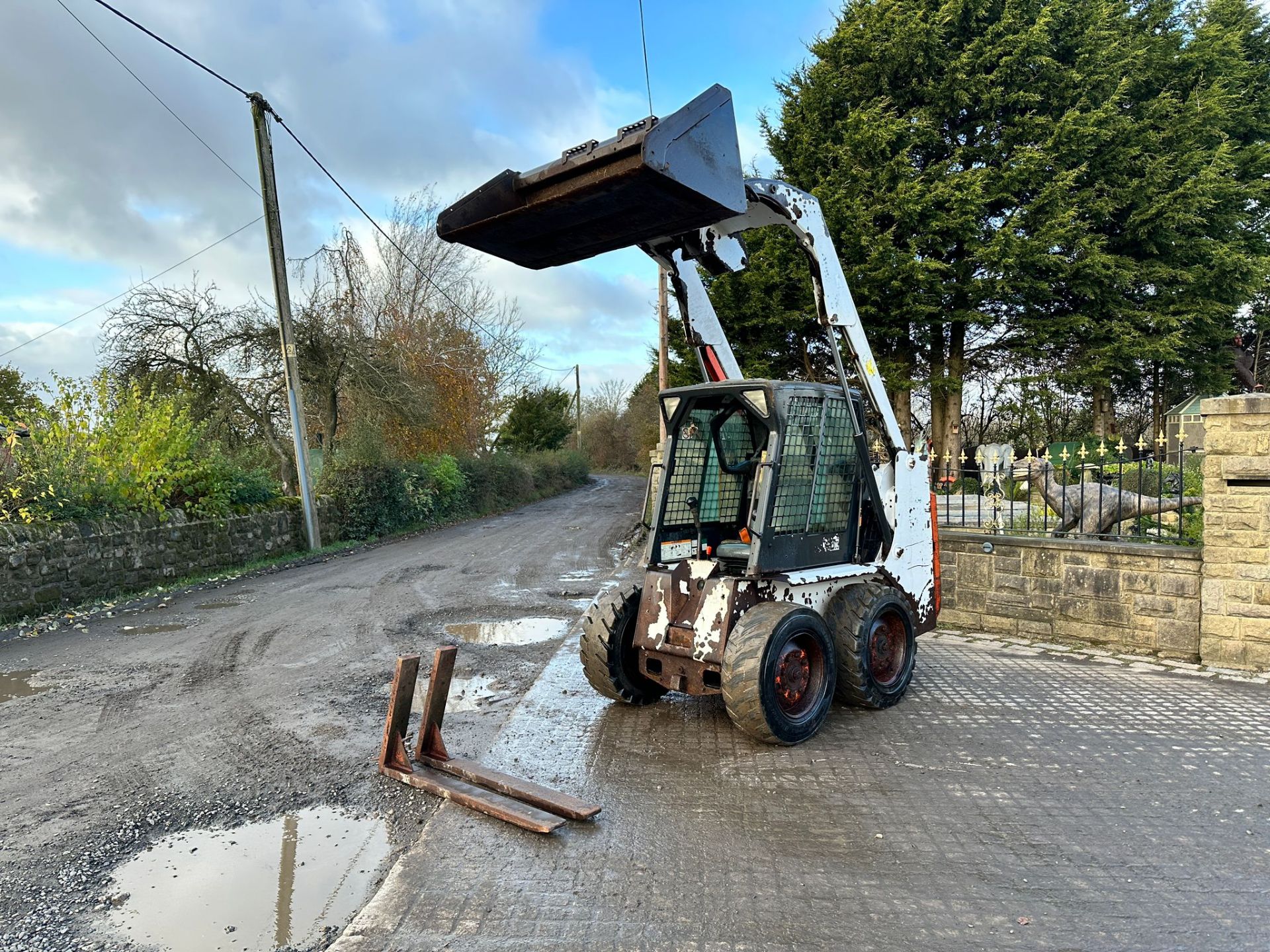 BOBCAT 753 WHEELED SKIDSTEER LOADER WITH BUCKET AND PALLET FORKS *PLUS VAT* - Image 4 of 14