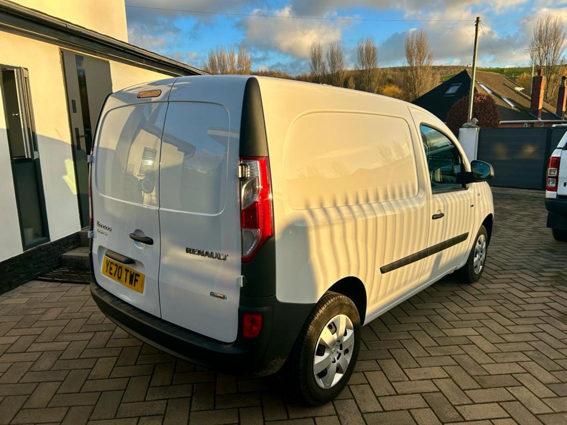 2020 RENAULT KANGOO BUSINESS ML20 I ZE 33 WHITE ELECTRIC PANEL VAN *NO VAT* - Image 8 of 16