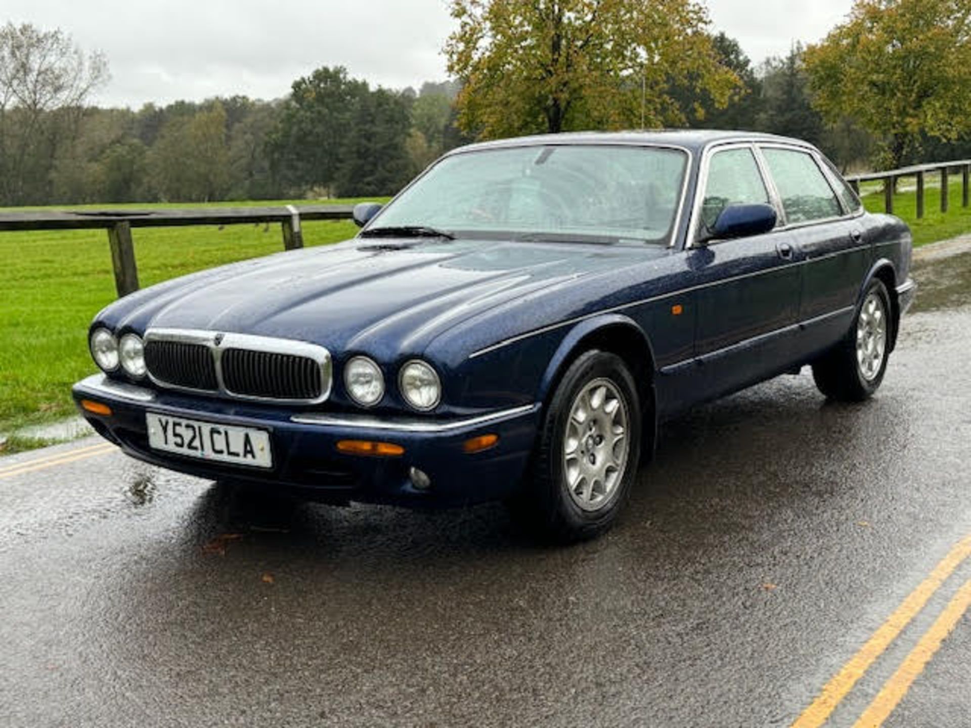 2001 JAGUAR XJ EXECUTIVE AUTO BLUE SALOON *NO VAT* - Image 3 of 11