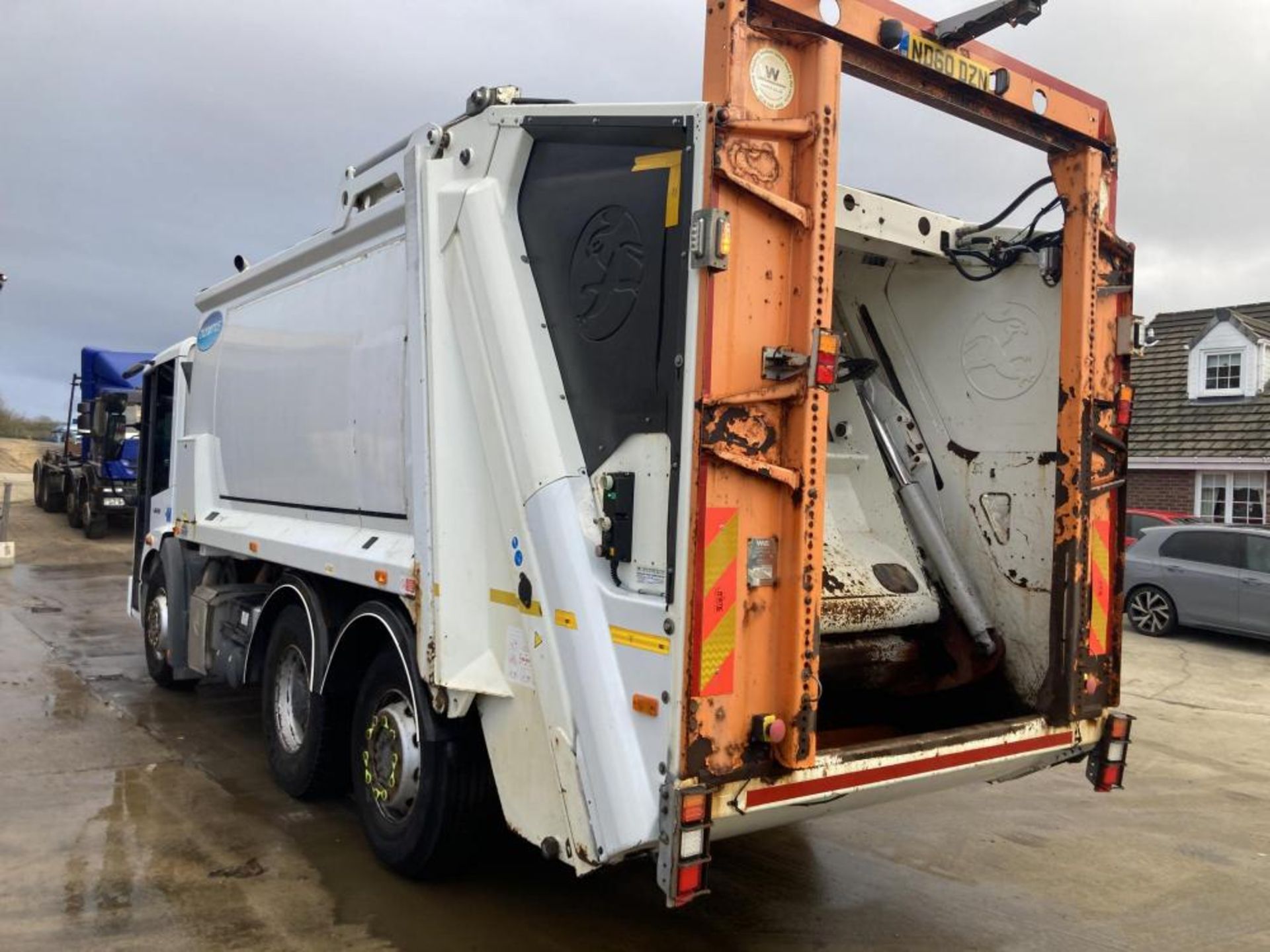 MERCEDES-BENZ ECONIC 2629 REFUSE TRUCK *PLUS VAT* - Image 4 of 10