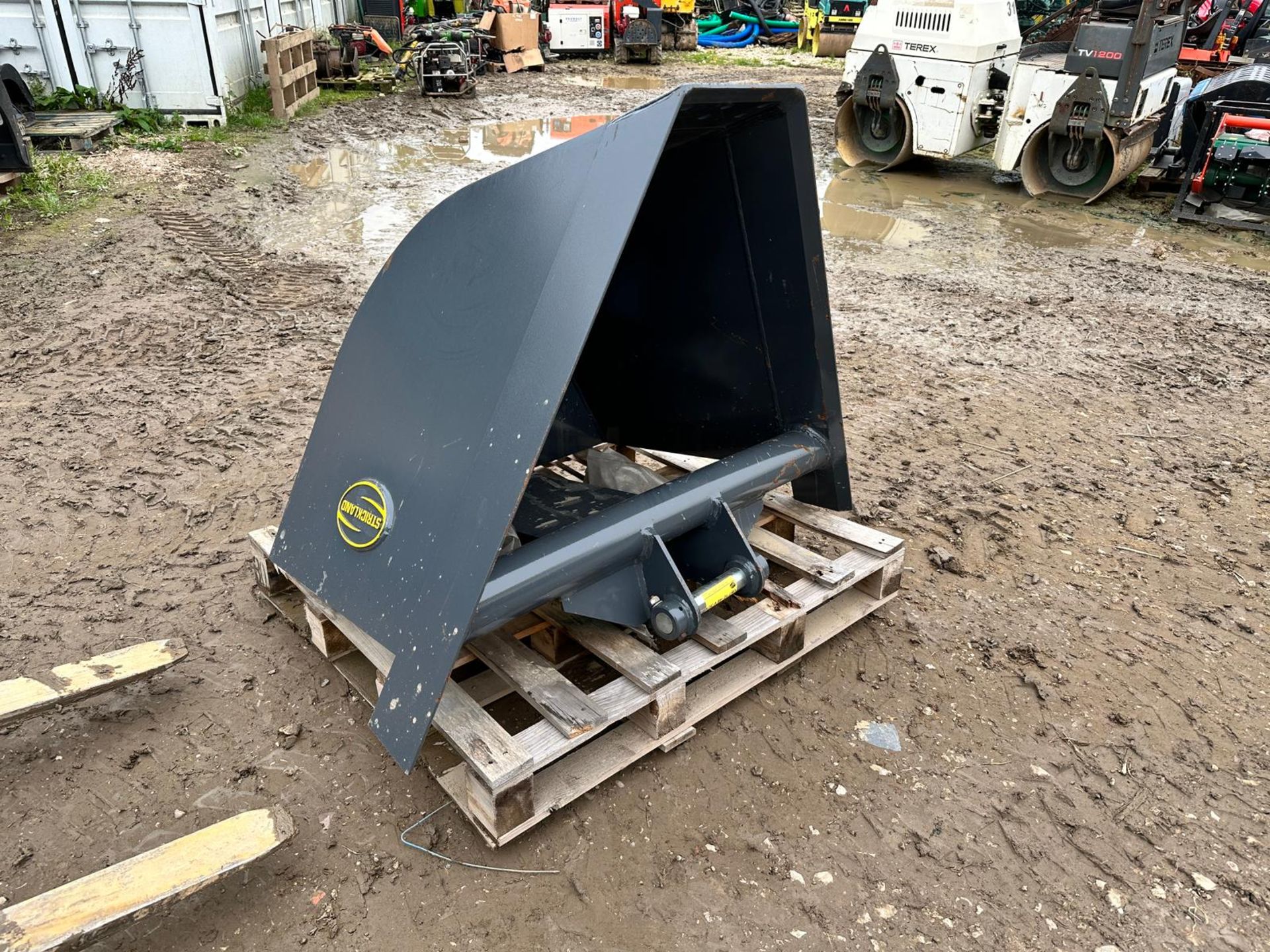 NEW/UNUSED STRICKLAND V BUCKET *PLUS VAT*