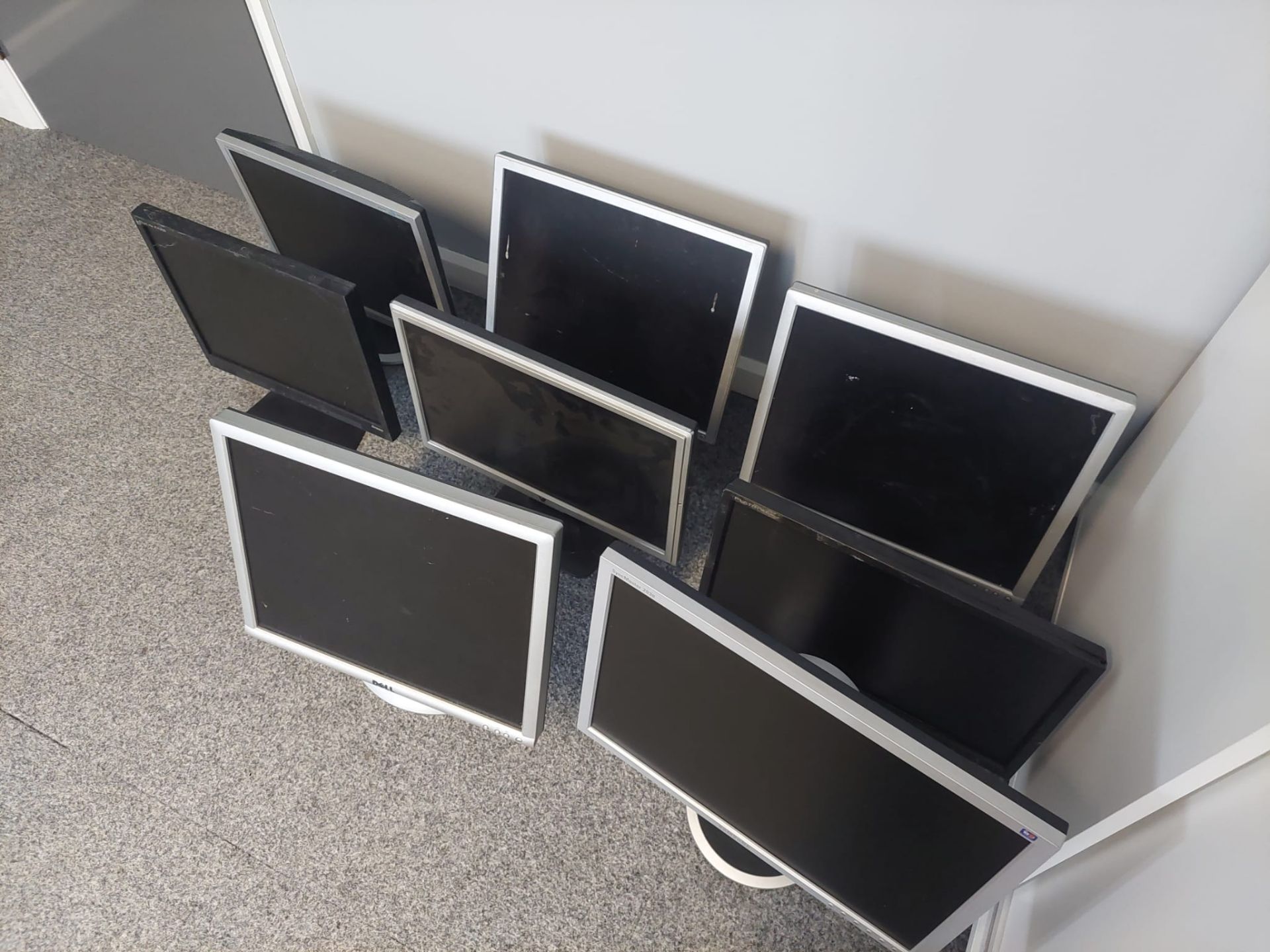 8x Broken LCD Monitors, Varying Manufacturers, No Reserve *NO VAT* - Image 3 of 3