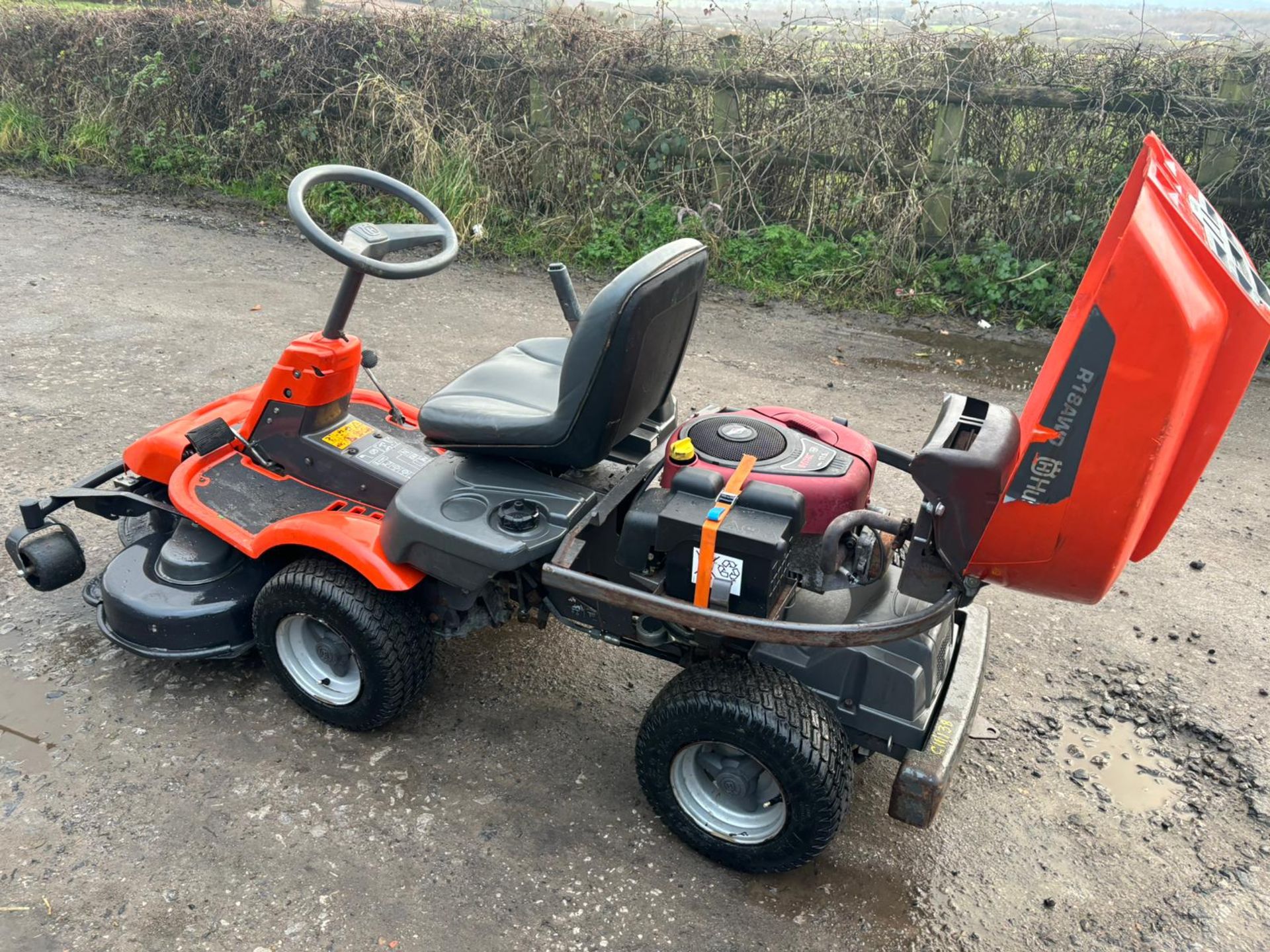 HUSQVARNA R18 AWD OUTFRONT RIDE ON LAWN MOWER *PLUS VAT* - Image 8 of 18