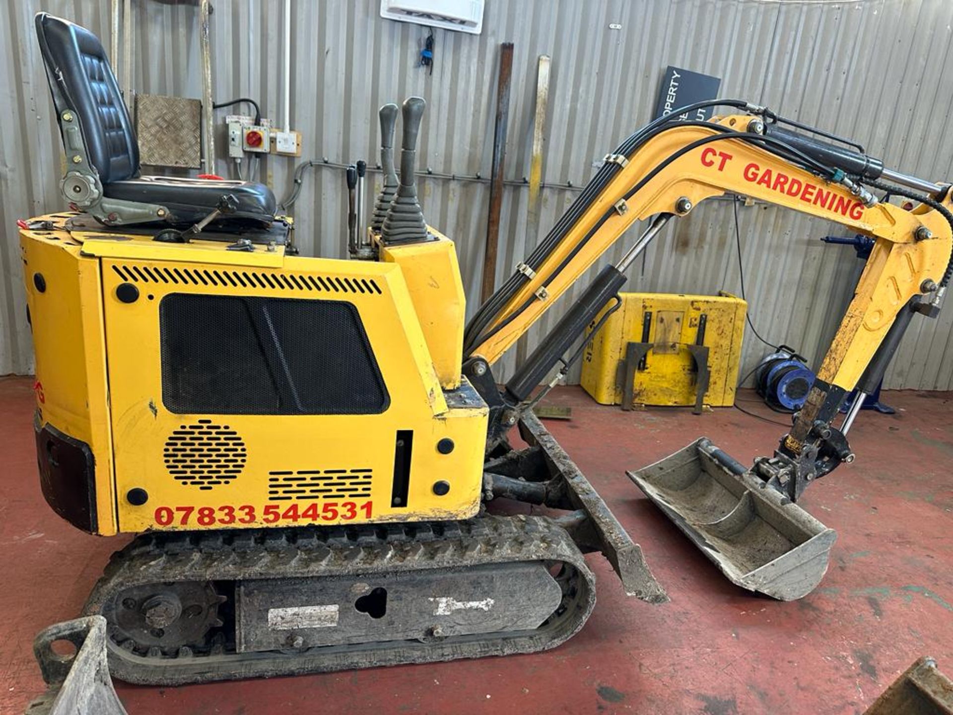 Rhino Mini Digger c/w 2 Buckets *NO VAT* - Image 2 of 13