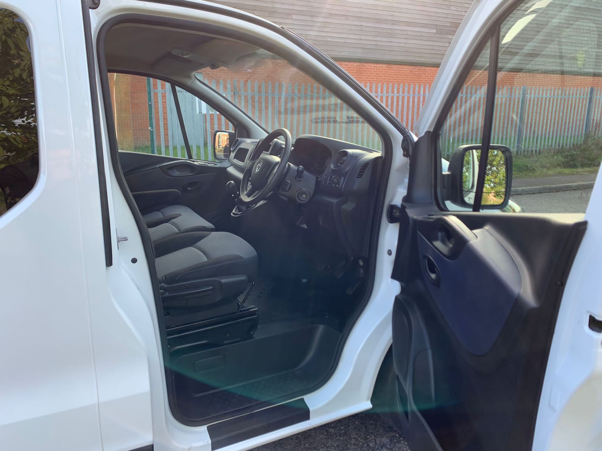 2016 VAUXHALL VIVARO 2900 CDTI WHITE PANEL VAN CAMPER CONVERSION *NO VAT* - Image 13 of 31