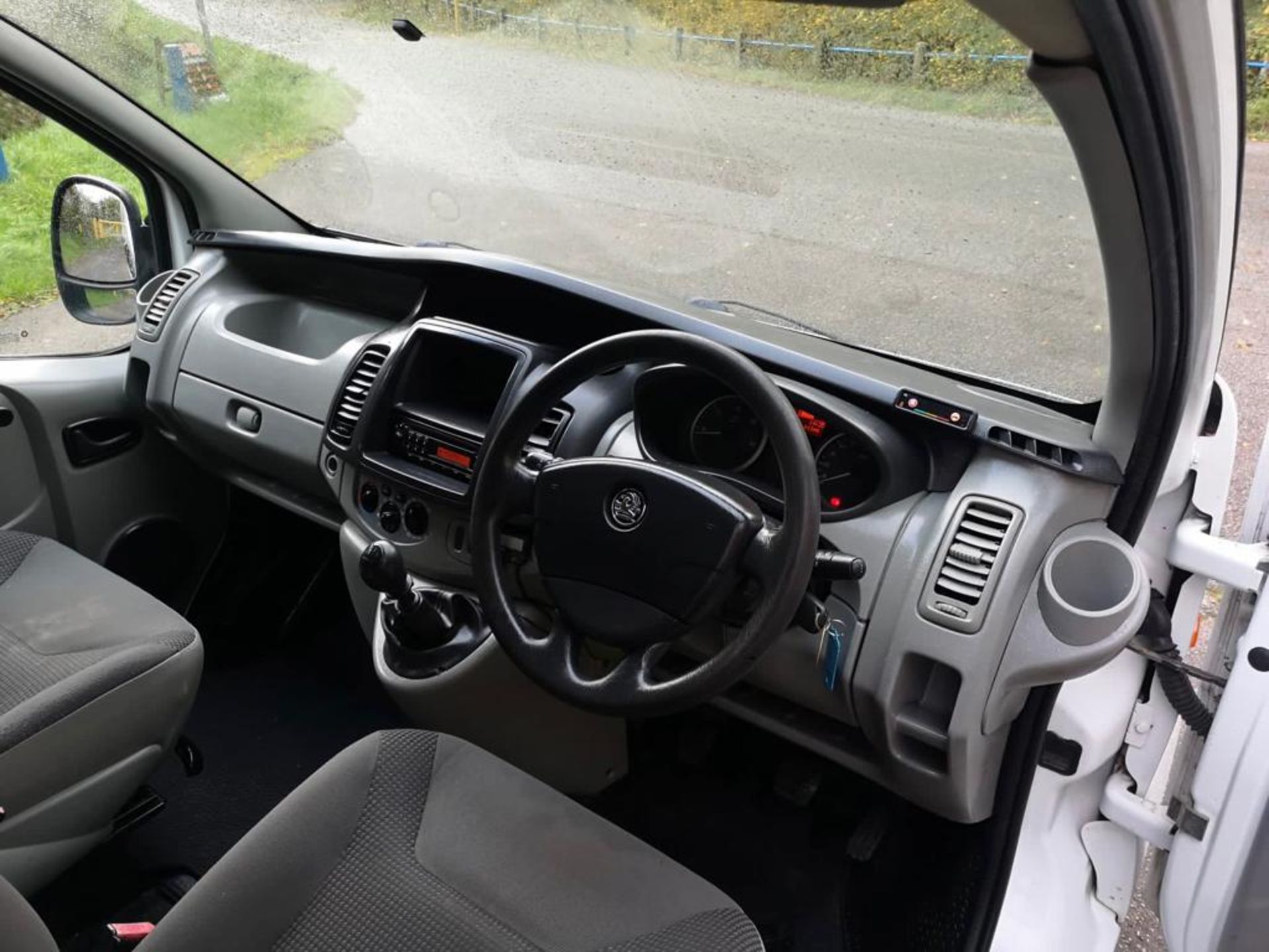 2012 VAUXHALL VIVARO 2900 CDTI ECOFLEX SWB WHITE PANEL VAN *NO VAT* - Image 10 of 13