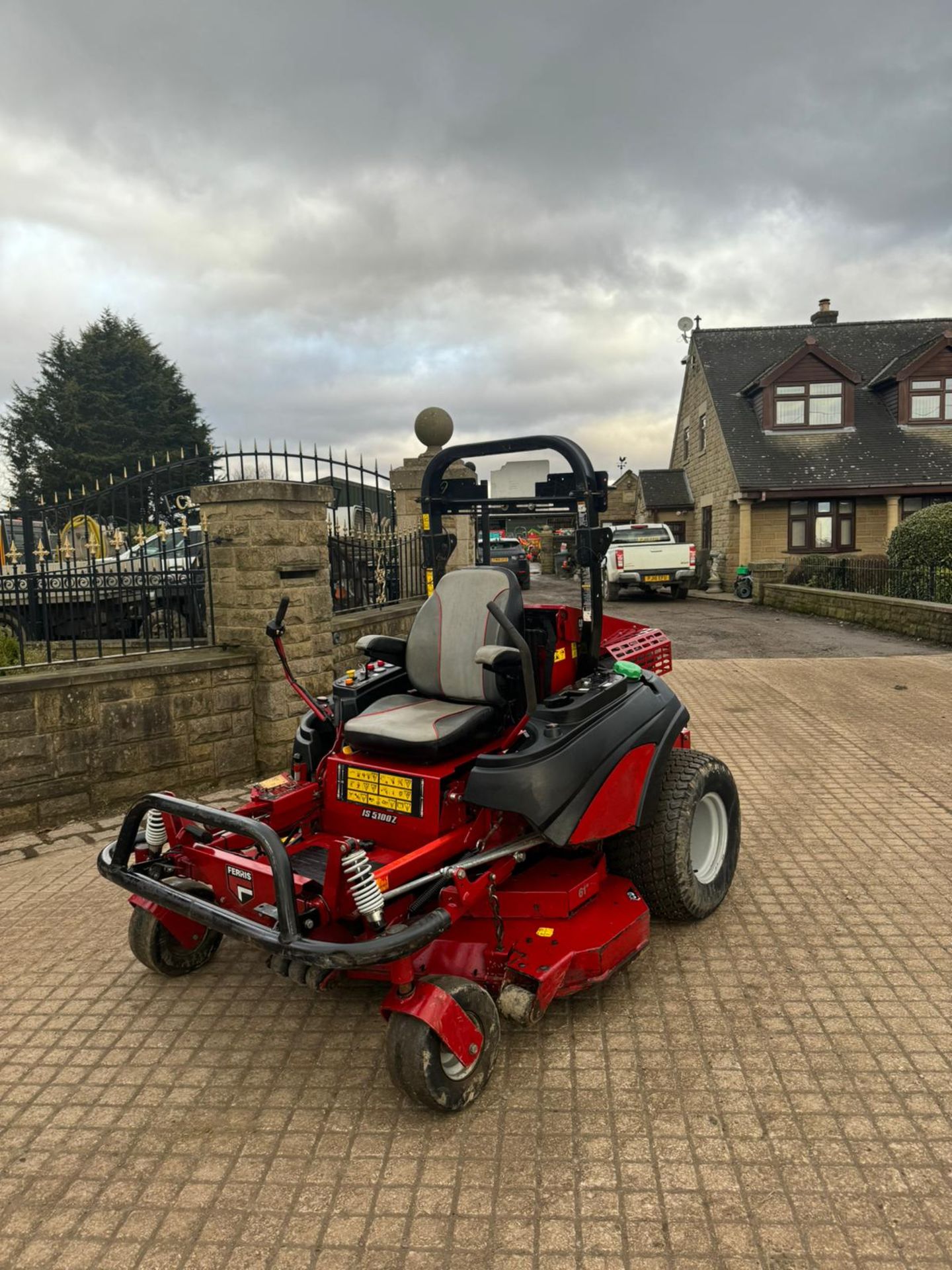 2016 FERRIS IS5100Z 61 INCH ZERO TURN MOWER CAT DIESEL ENGINE *PLUS VAT* - Image 4 of 16