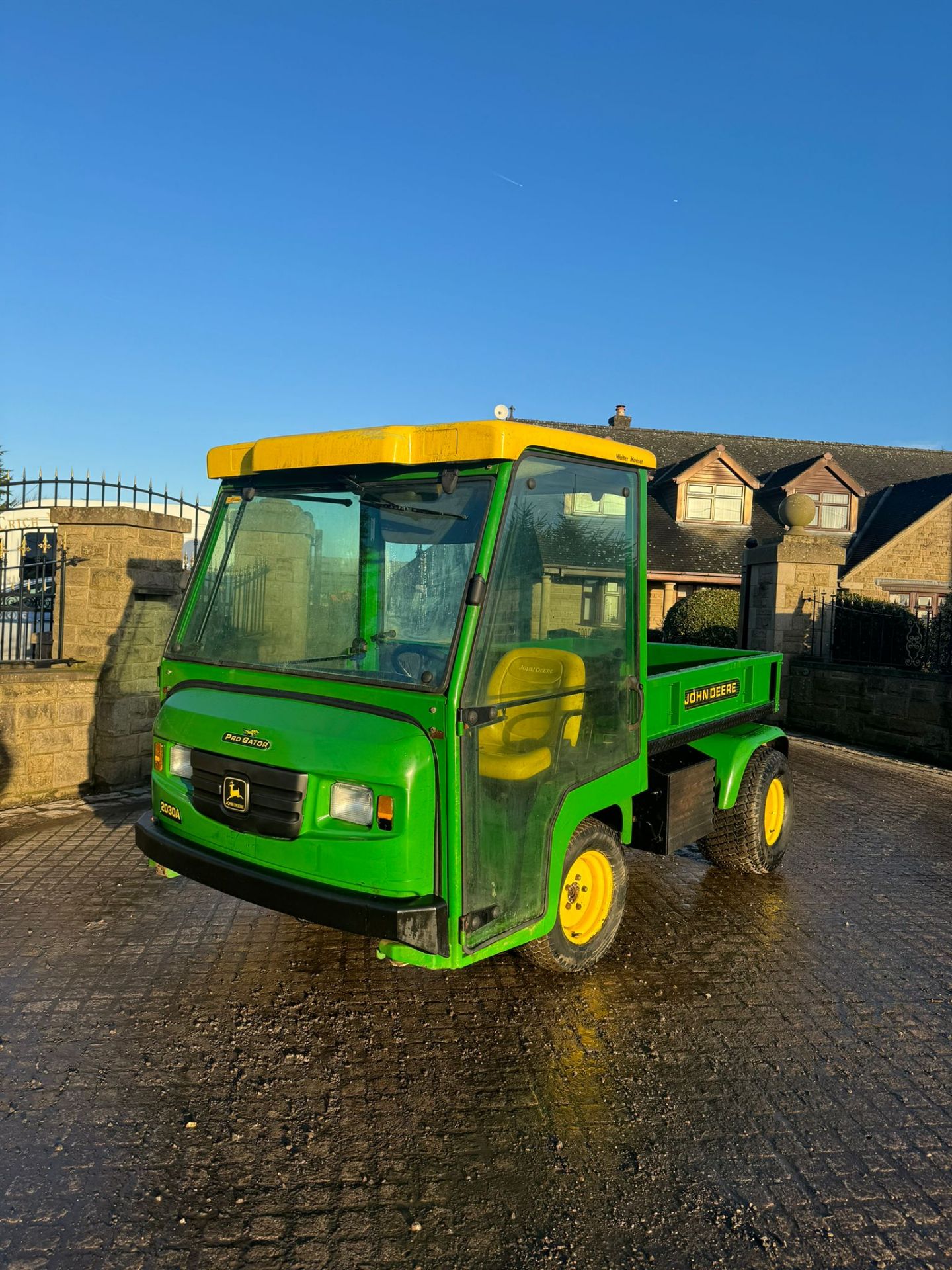 JOHN DEERE 2030 PRO GATOR 4x4 UTILITY VEHICLE BUGGY *PLUS VAT* - Image 3 of 15