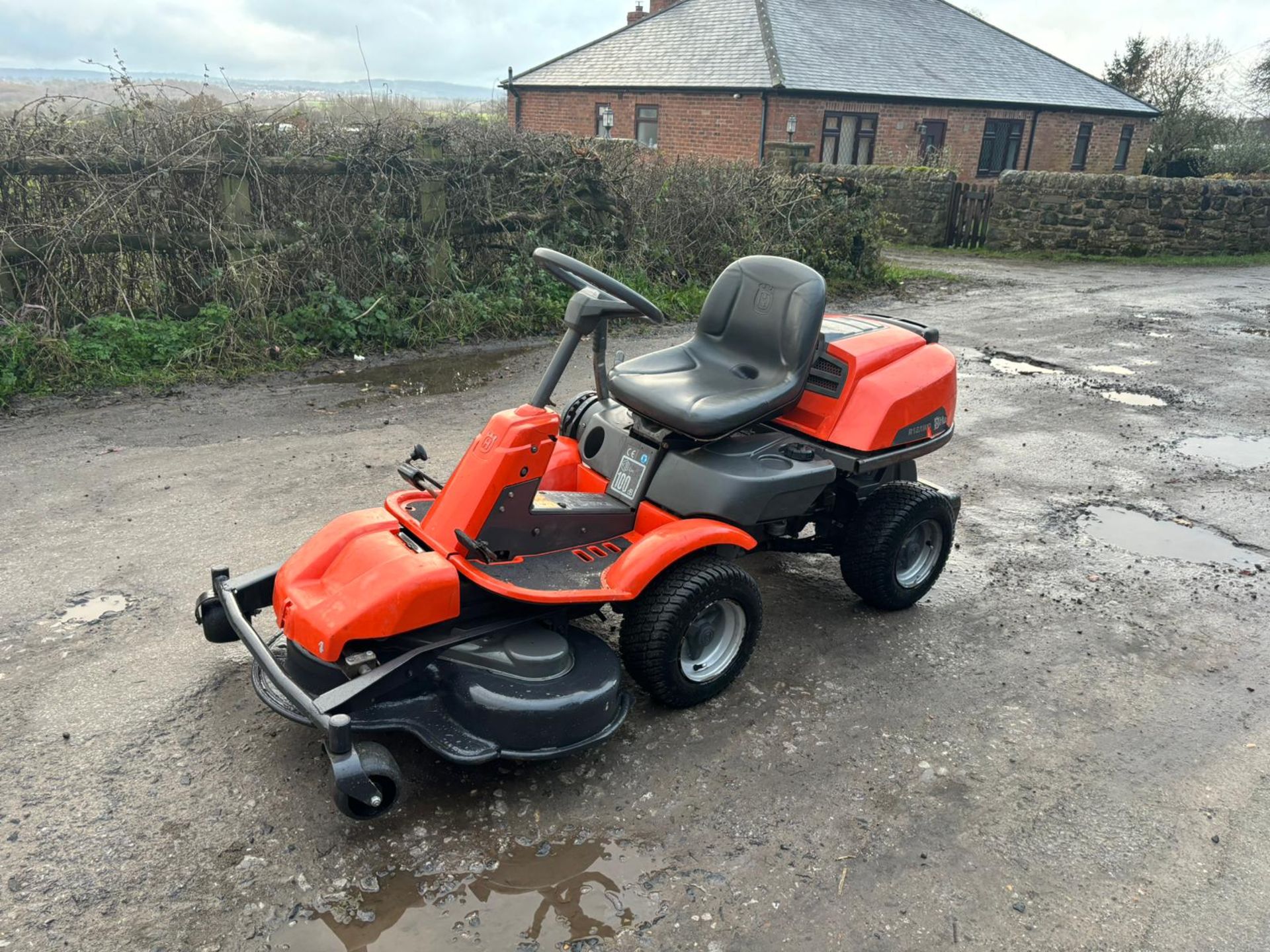 HUSQVARNA R18 AWD OUTFRONT RIDE ON LAWN MOWER *PLUS VAT* - Image 5 of 18