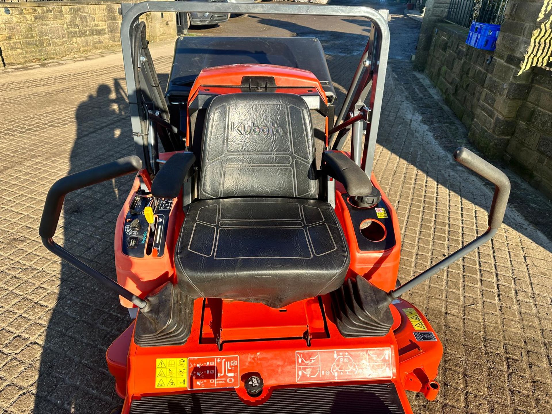 2013 KUBOTA GZD21 DIESEL HIGH TIP ZERO TURN RIDE ON MOWER *NO VAT* - Image 11 of 18