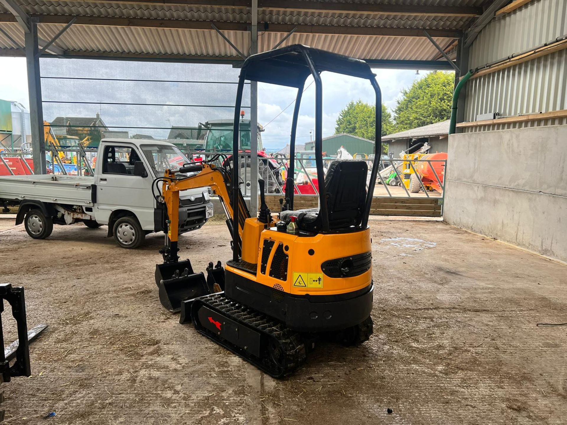 UNUSED LM10 1 TON MINI DIGGER - READY FOR WORK / READY TO GO! *PLUS VAT* - Image 3 of 8
