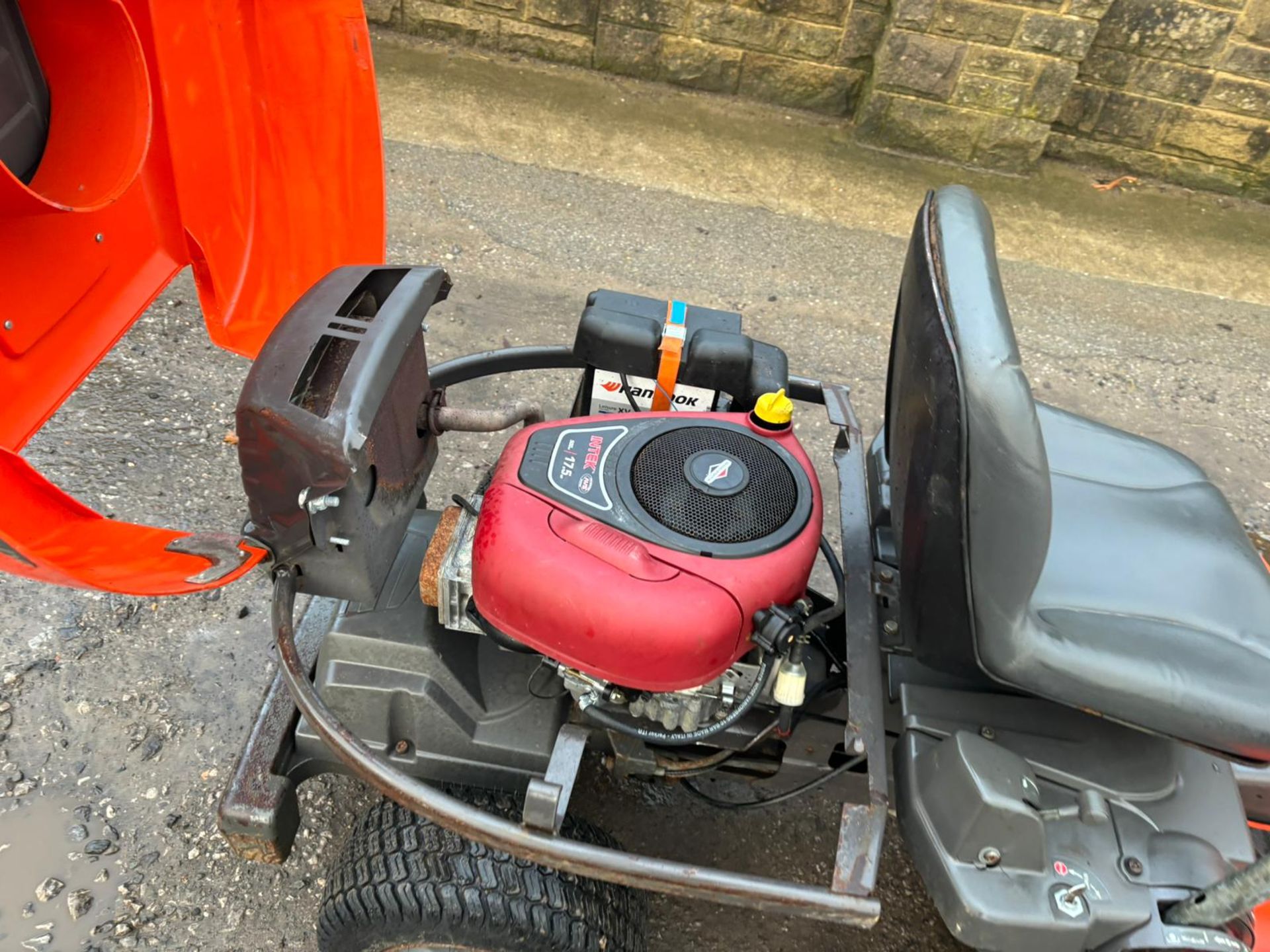 HUSQVARNA R18 AWD OUTFRONT RIDE ON LAWN MOWER *PLUS VAT* - Image 9 of 18