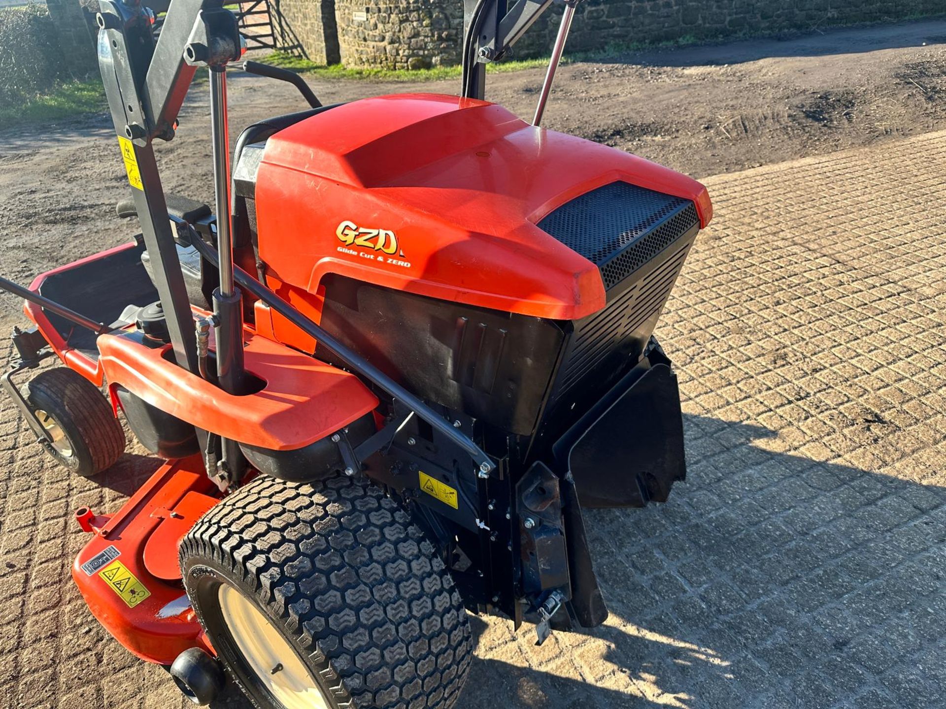 2013 KUBOTA GZD21 DIESEL HIGH TIP ZERO TURN RIDE ON MOWER *NO VAT* - Image 3 of 18