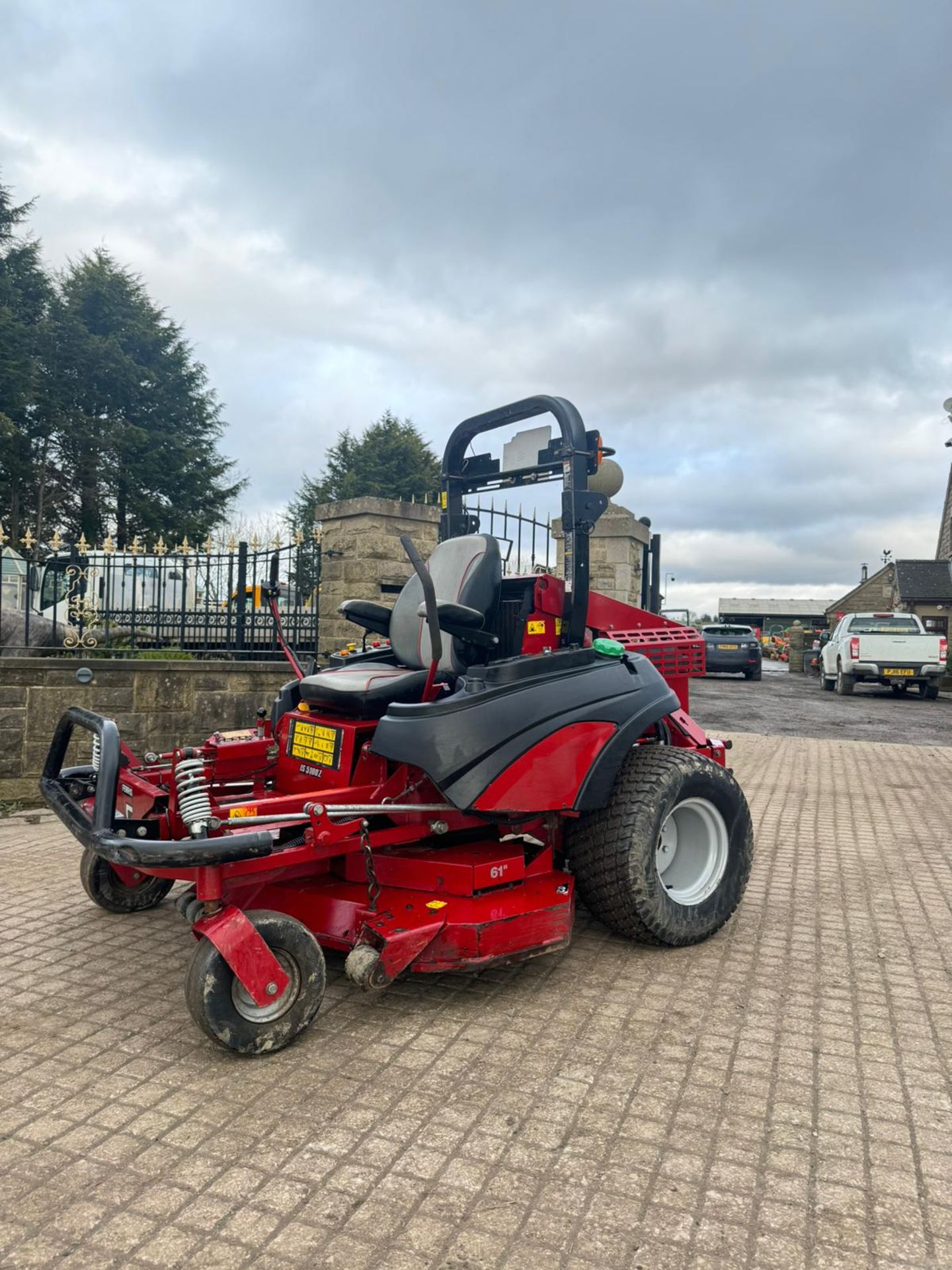 2016 FERRIS IS5100Z 61 INCH ZERO TURN MOWER CAT DIESEL ENGINE *PLUS VAT* - Image 5 of 16