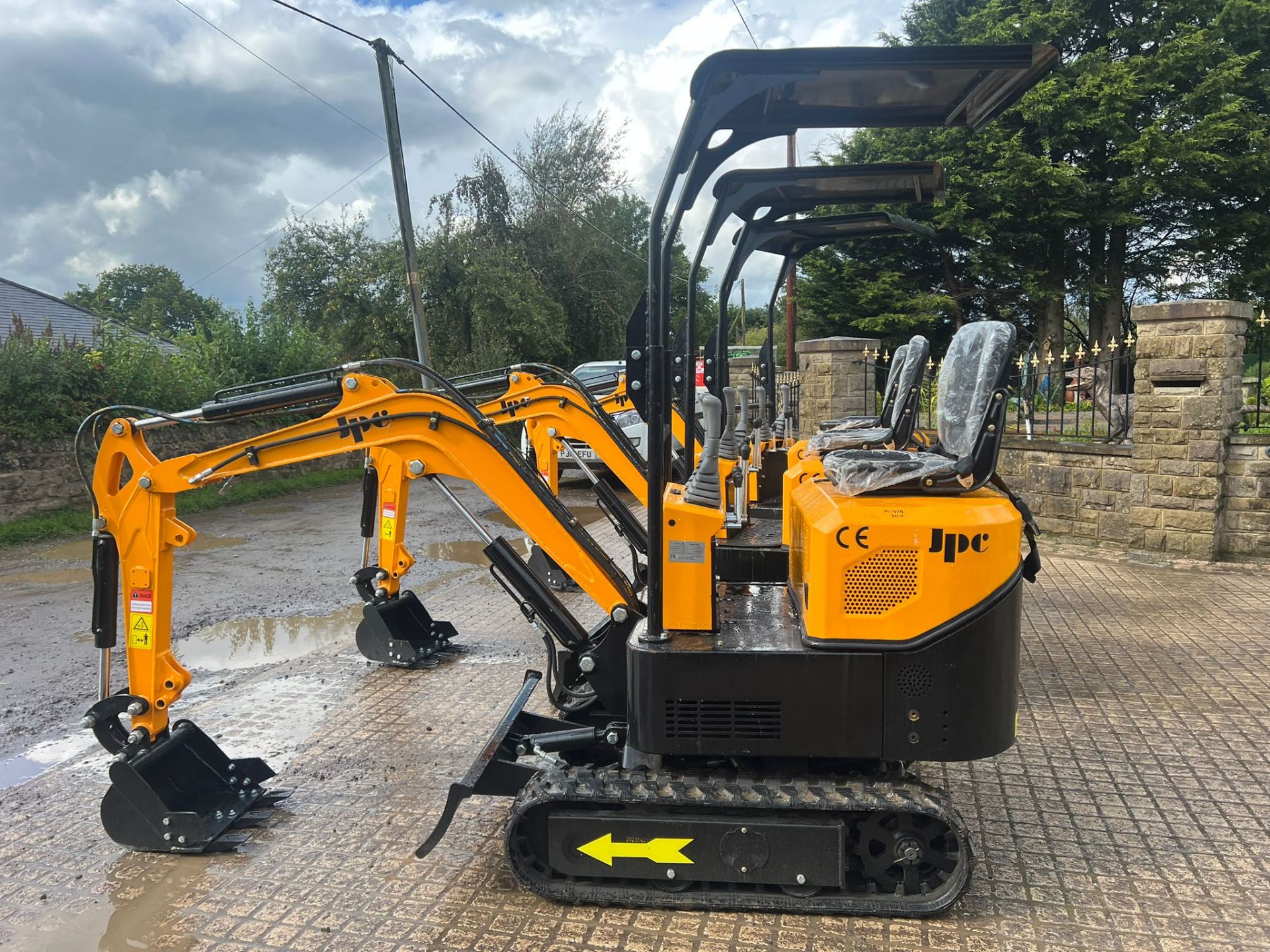 NEW/UNUSED JPC HT12 MINI EXCAVATOR *PLUS VAT* - Image 9 of 10