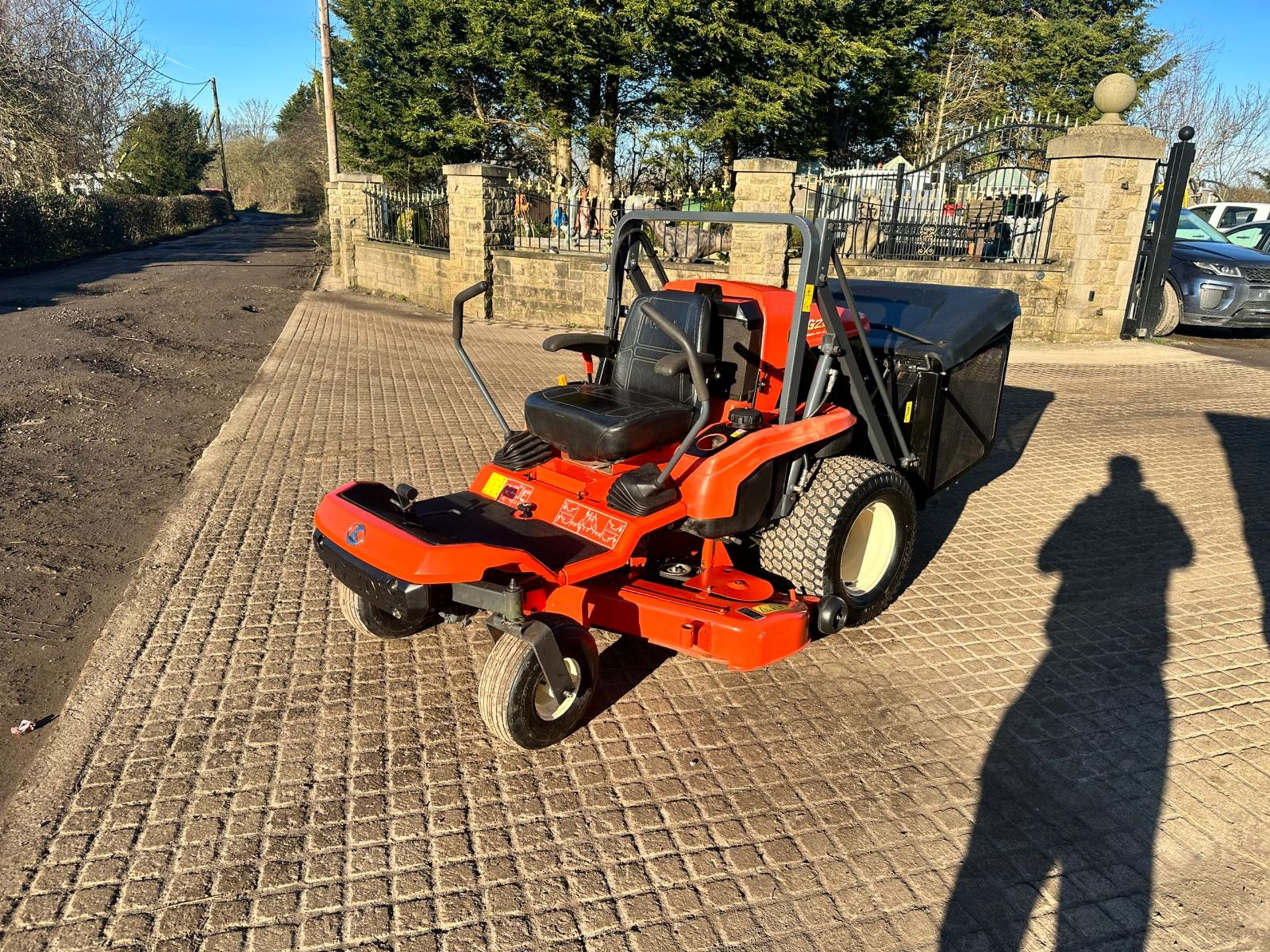 2013 KUBOTA GZD21 DIESEL HIGH TIP ZERO TURN RIDE ON MOWER *NO VAT* - Image 2 of 18