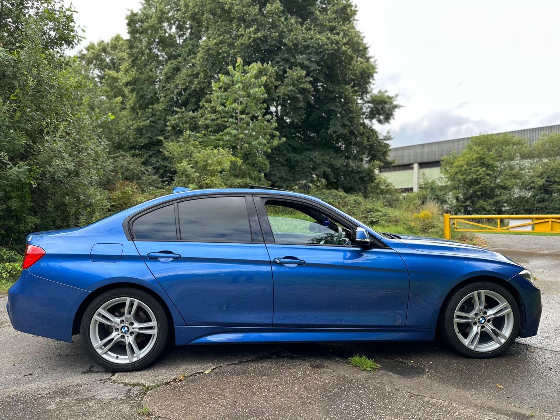 2013 BMW 318D M SPORT BLUE SALOON *NO VAT* - Image 11 of 30