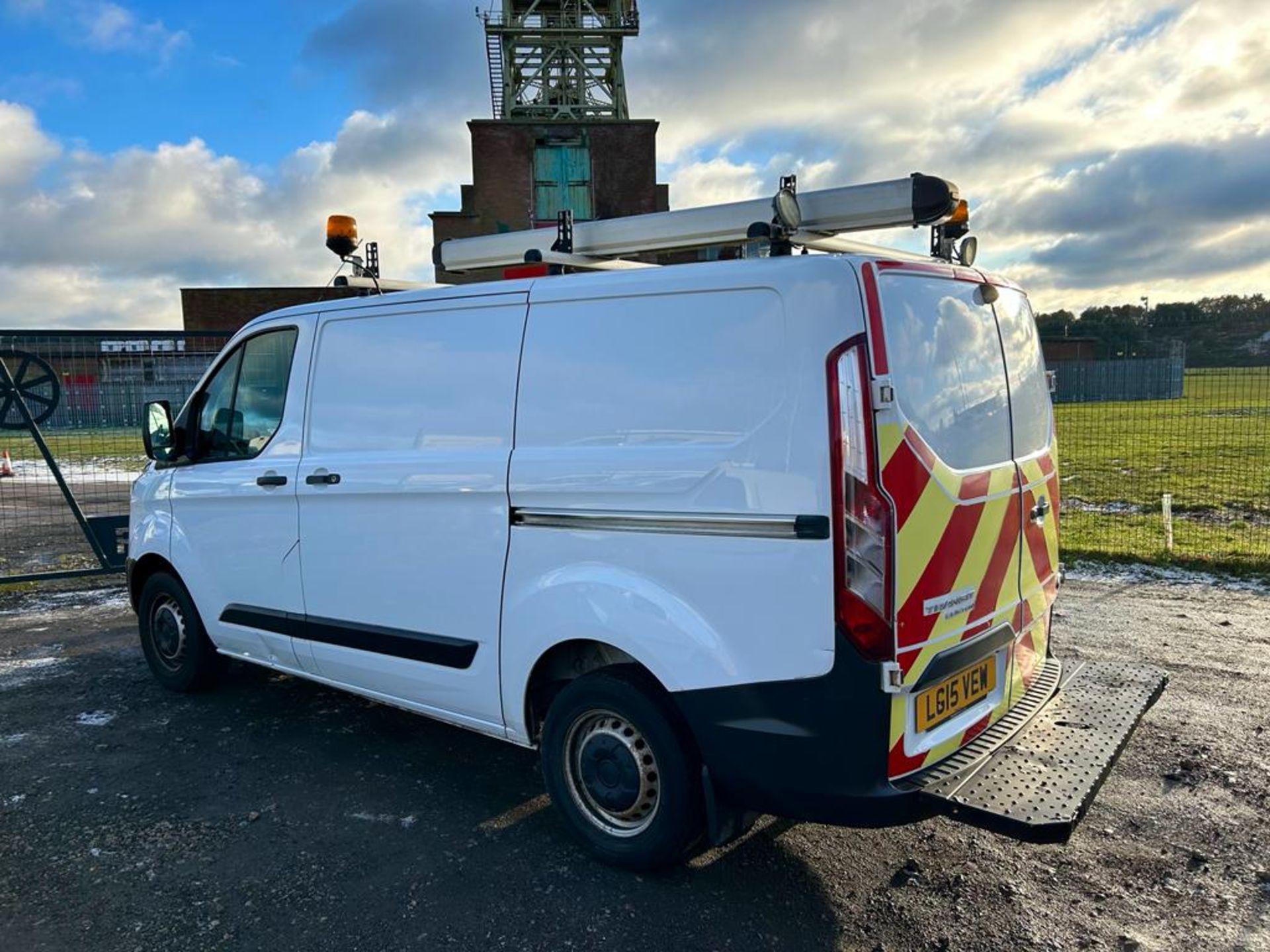 2015 FORD TRANSIT CUSTOM 310 ECO-TECH WHITE PANEL VAN *NO VAT* - Image 6 of 20