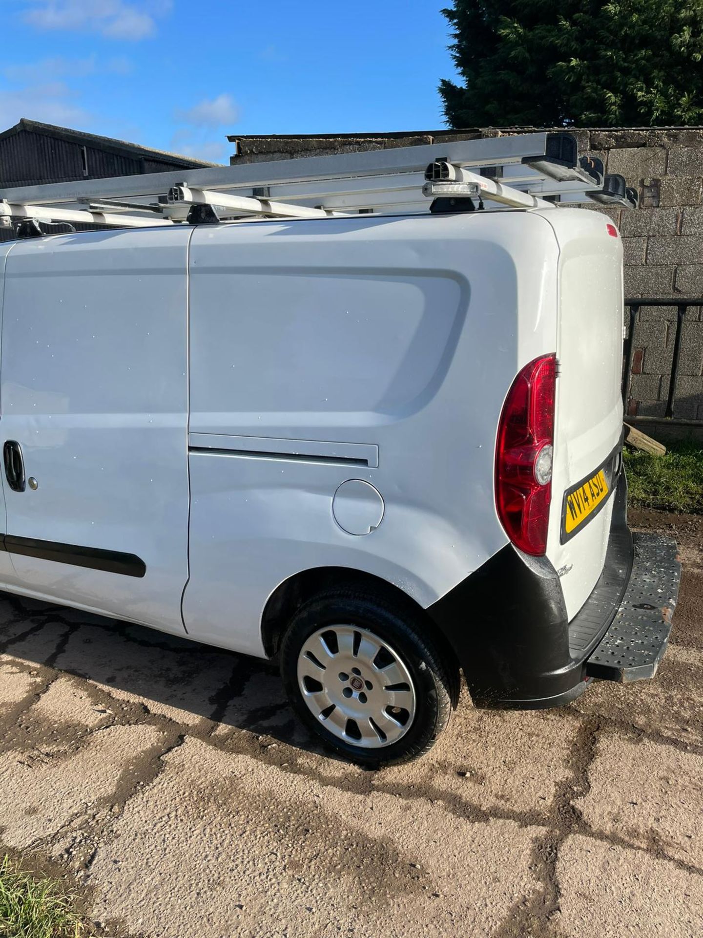 2014/14 REG FIAT DOBLO 16V MULTIJET 1.6 DIESEL WHITE PANEL VAN, SHOWING 3 FORMER KEEPERS *NO VAT* - Image 4 of 9