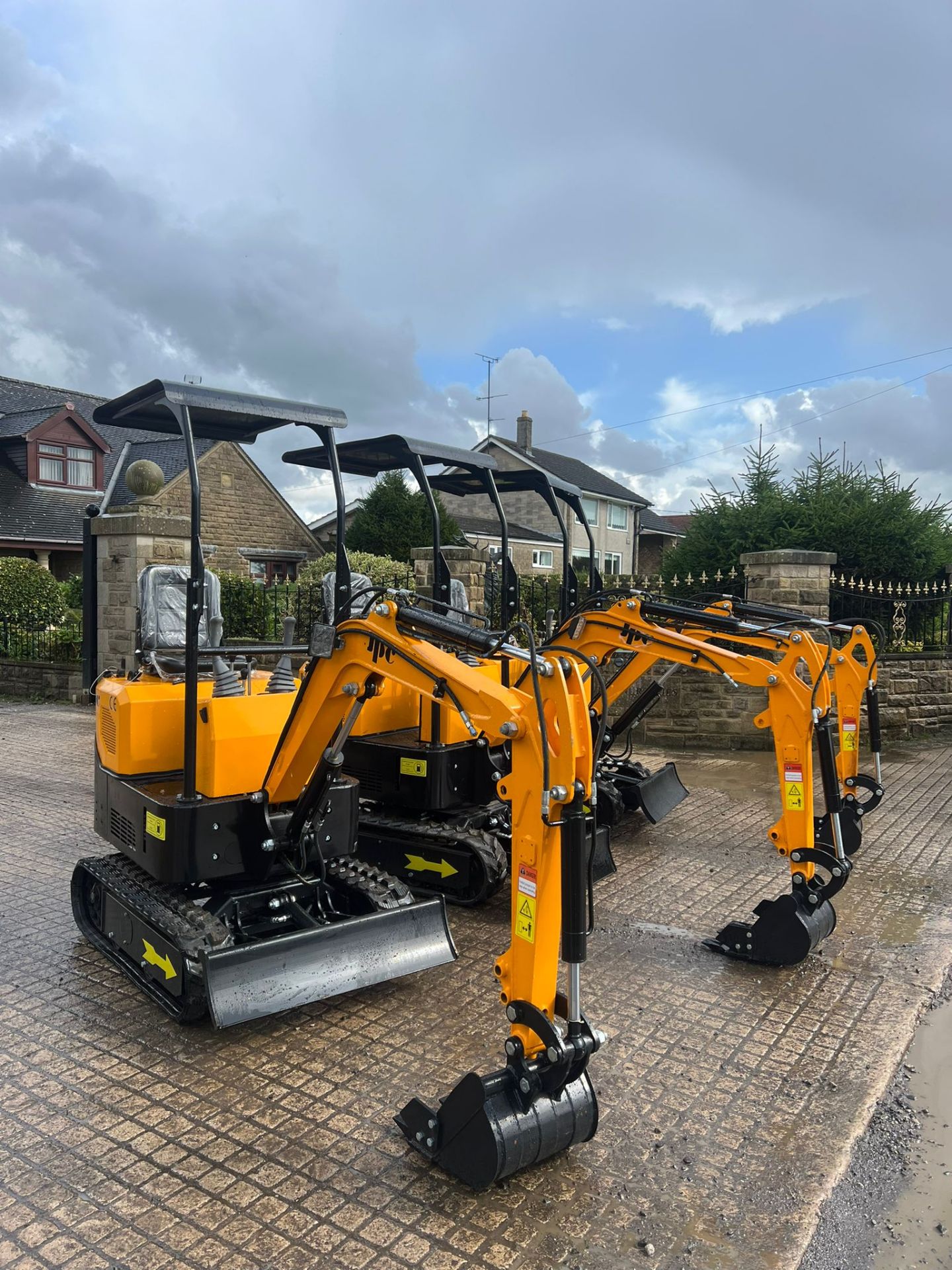 NEW/UNUSED JPC HT12 MINI EXCAVATOR *PLUS VAT* - Image 3 of 10