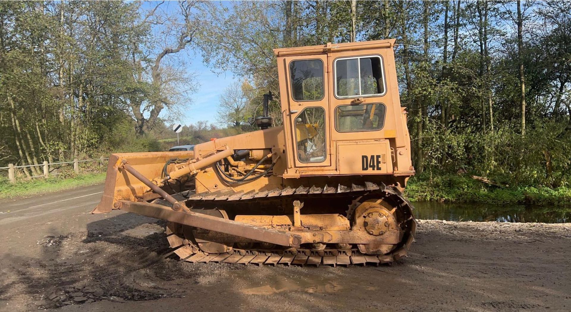 CATERPILLAR D4E TRACKED DOZER *PLUS VAT* - Image 2 of 9