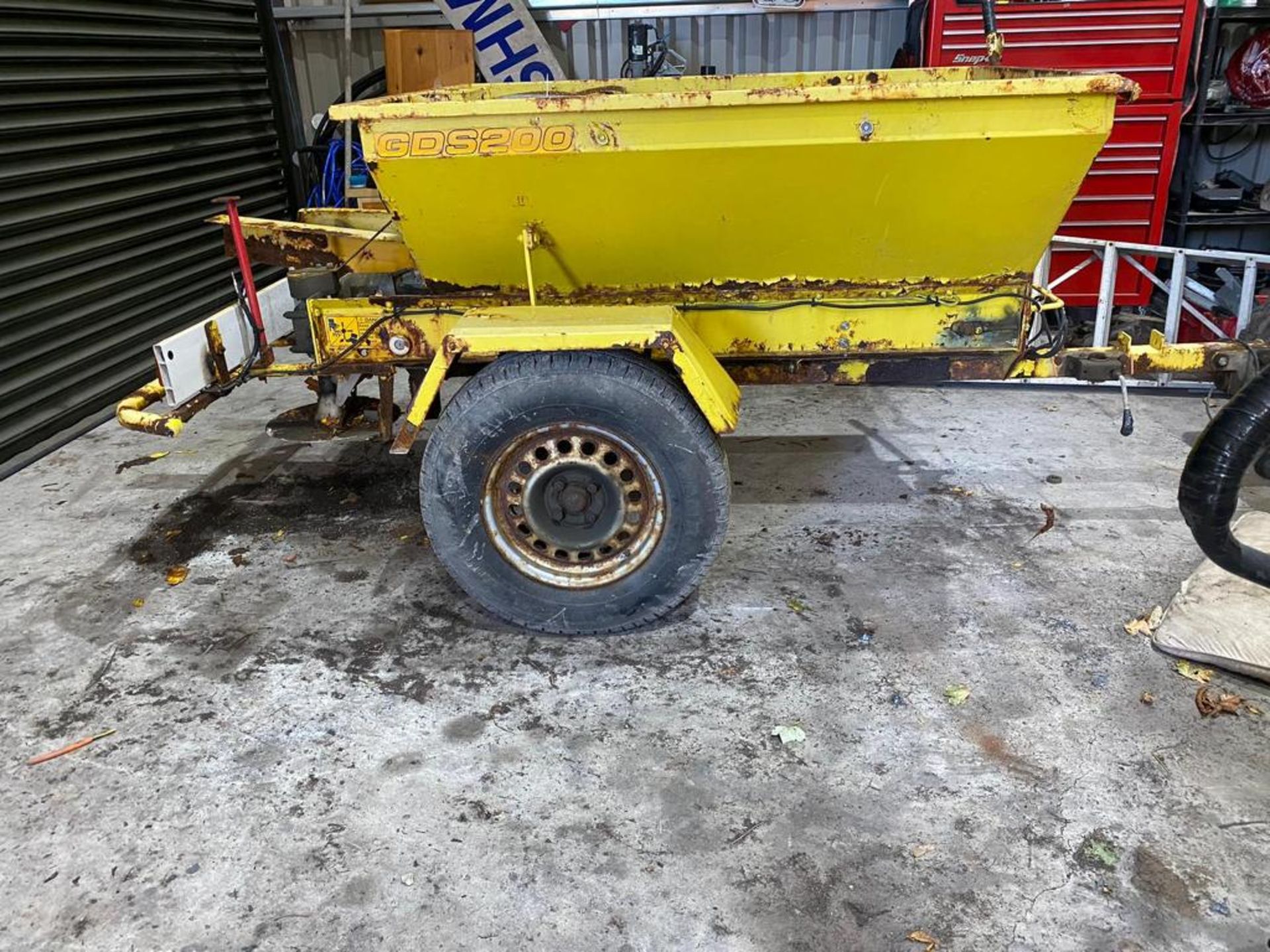 GRITTER/SALT SPREADER *PLUS VAT*