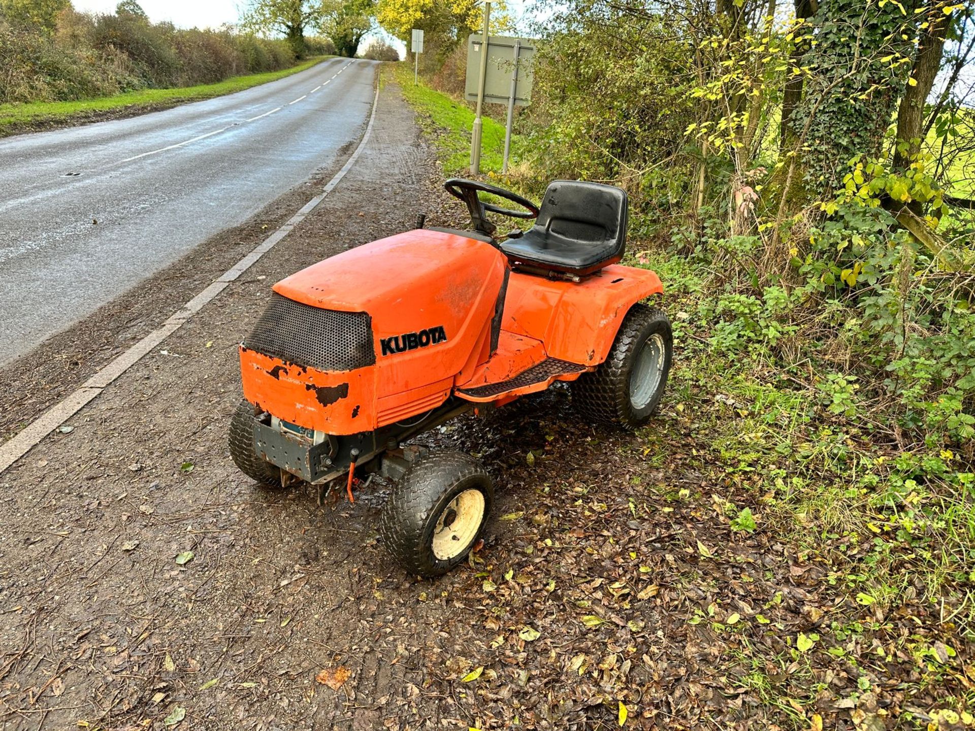 KUBOTA DIESEL RIDE ON TRACTOR MOWER *PLUS VAT* - Image 2 of 9