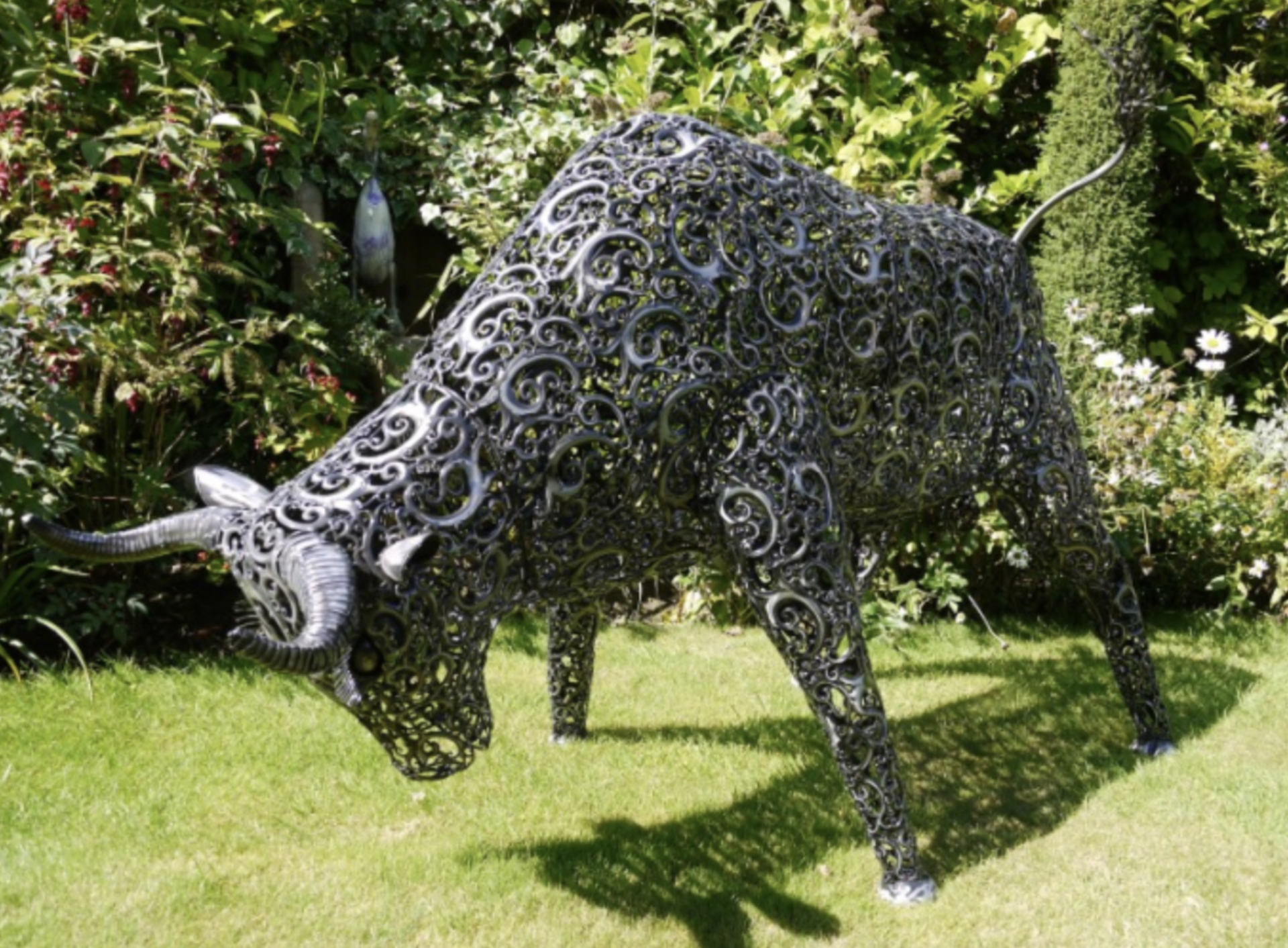 Large Garden Statue of a RUSTY BULL - Image 2 of 7