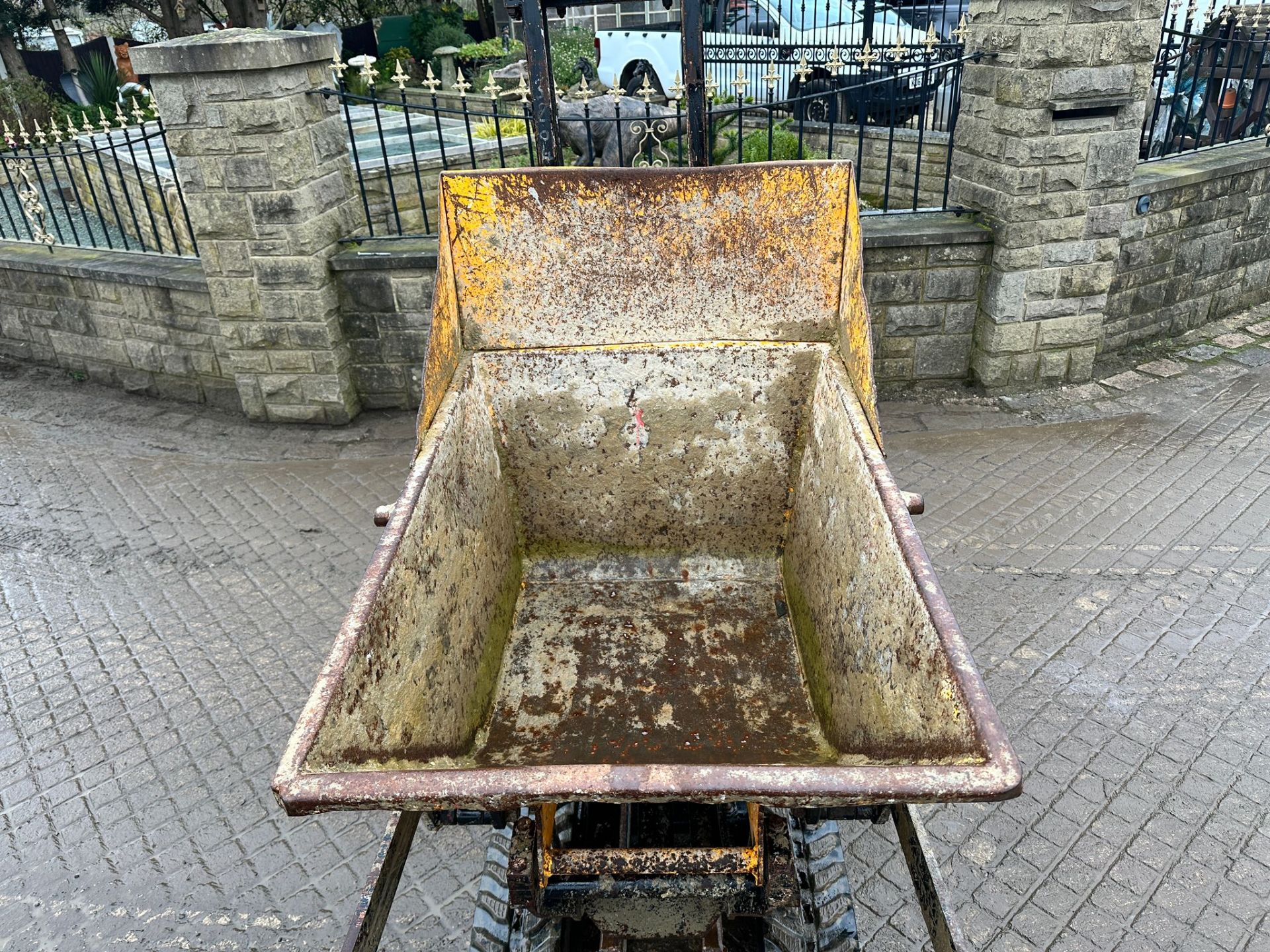 JCB TD10 HIGH TIP TRACKED DUMPER WITH SELF LOADING BUCKET *PLUS VAT* - Image 7 of 18