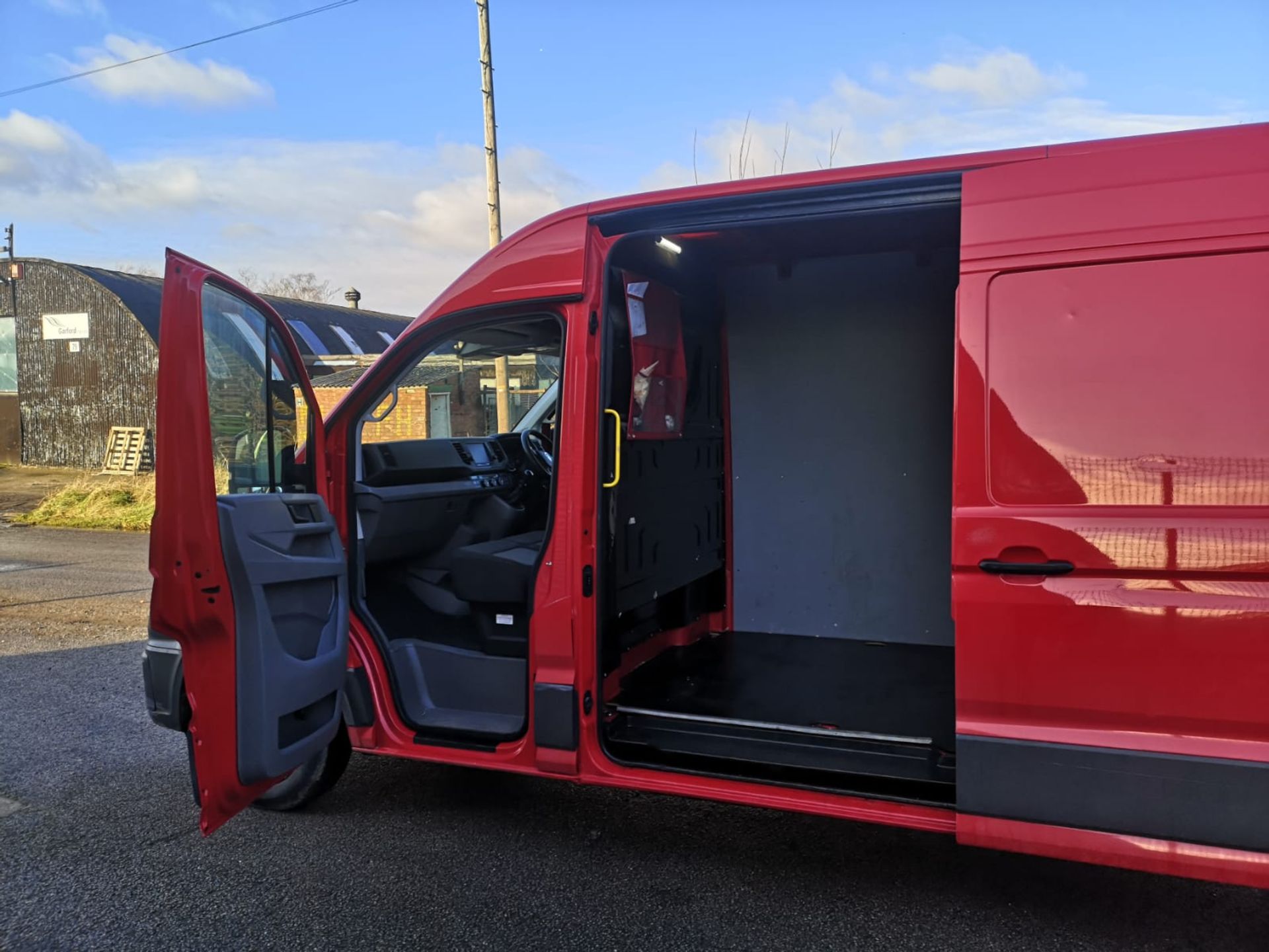 2018 VOLKSWAGEN CRAFTER CR35 STARTLINE TDI RED PANEL VAN *NO VAT* - Image 5 of 15