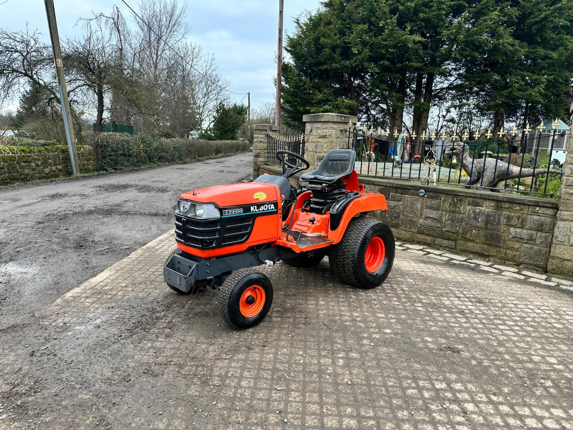 KUBOTA BX2200 22HP COMPACT TRACTOR *NO VAT* - Image 2 of 9