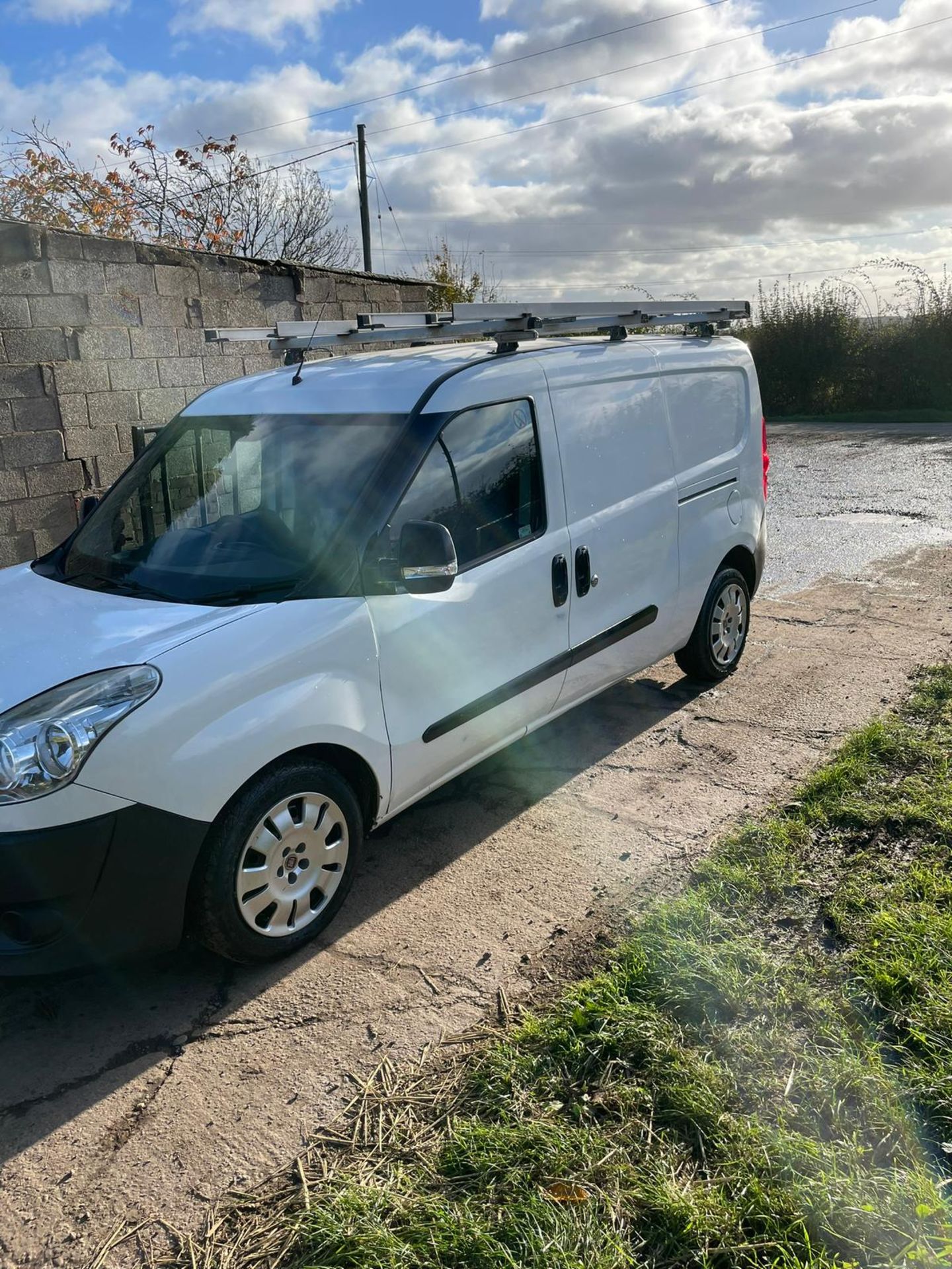 2014/14 REG FIAT DOBLO 16V MULTIJET 1.6 DIESEL WHITE PANEL VAN, SHOWING 3 FORMER KEEPERS *NO VAT*