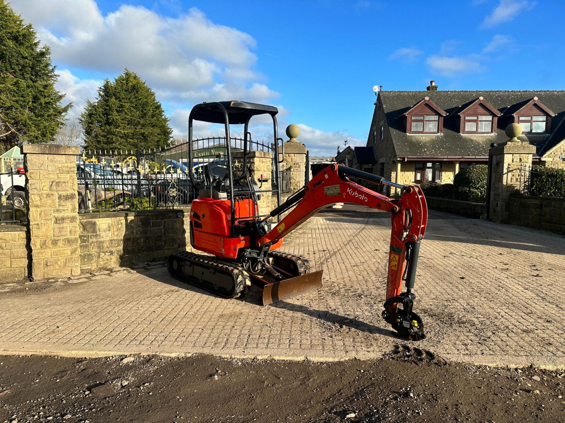 2015 KUBOTA U17-3 MINI EXCAVATOR WITH NEW/UNUSED RHINOX QUICK HITCH *PLUS VAT* - Image 2 of 22