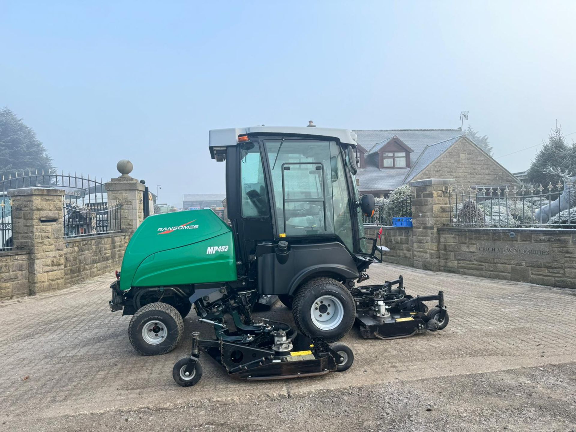 2016 RANSOMES RMP493 BATWING RIDE ON LAWN MOWER WITH FULL GLASS CAB *PLUS VAT* - Image 20 of 33