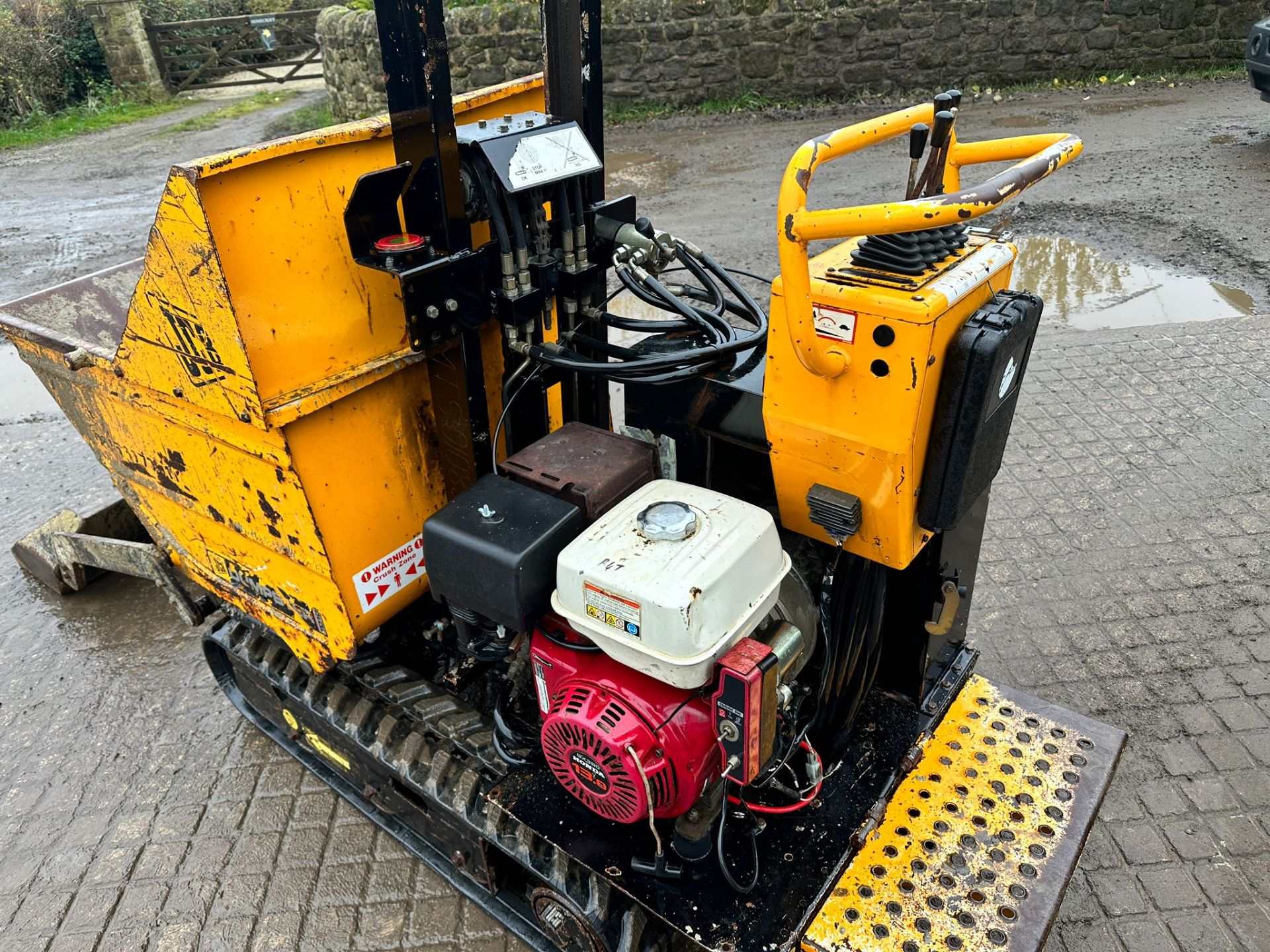 JCB TD10 HIGH TIP TRACKED DUMPER WITH SELF LOADING BUCKET *PLUS VAT* - Image 16 of 18