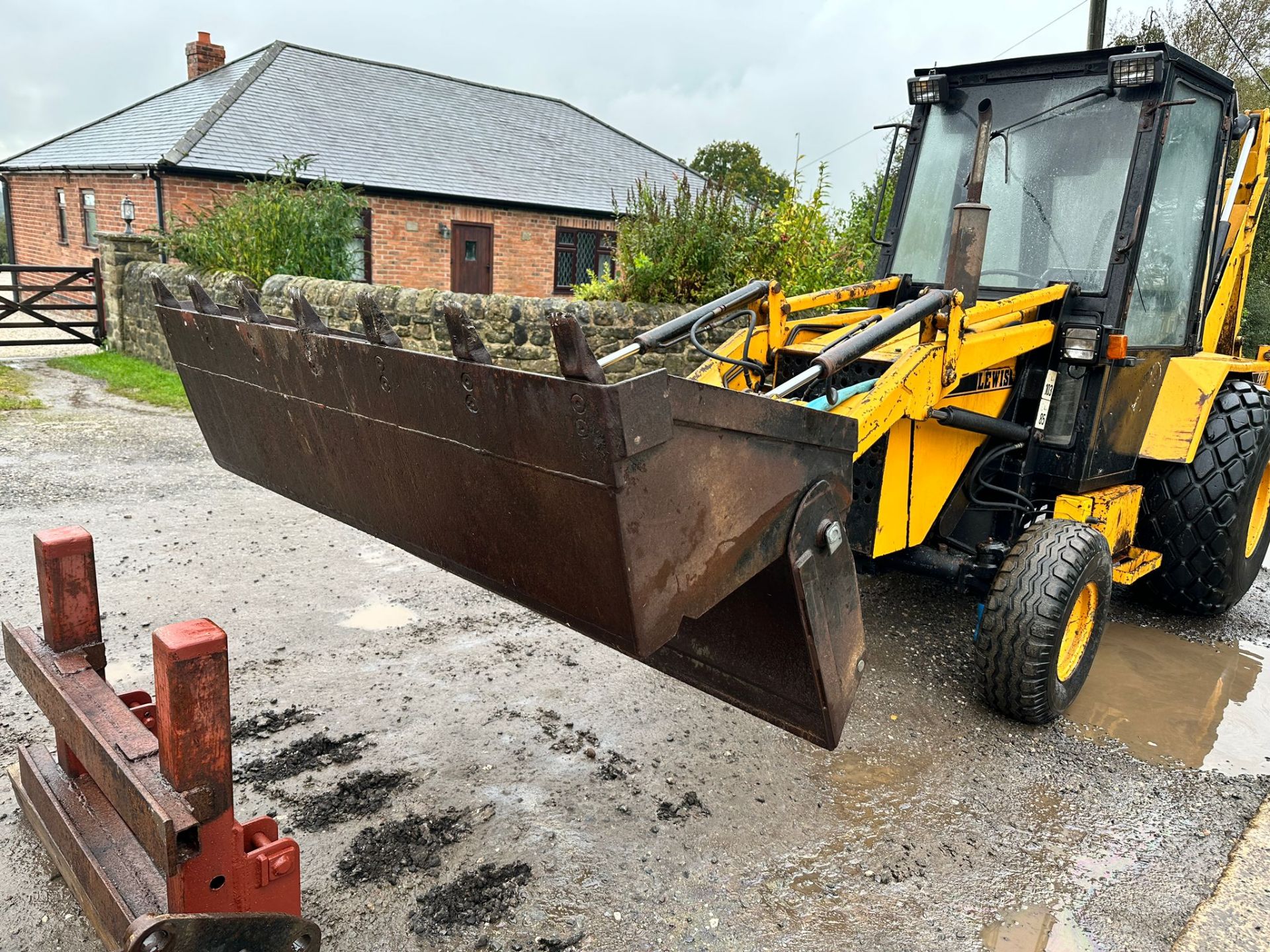 LEWIS BAGDER 4X4 FRONT LOADER BACKHOE *PLUS VAT* - Image 9 of 26