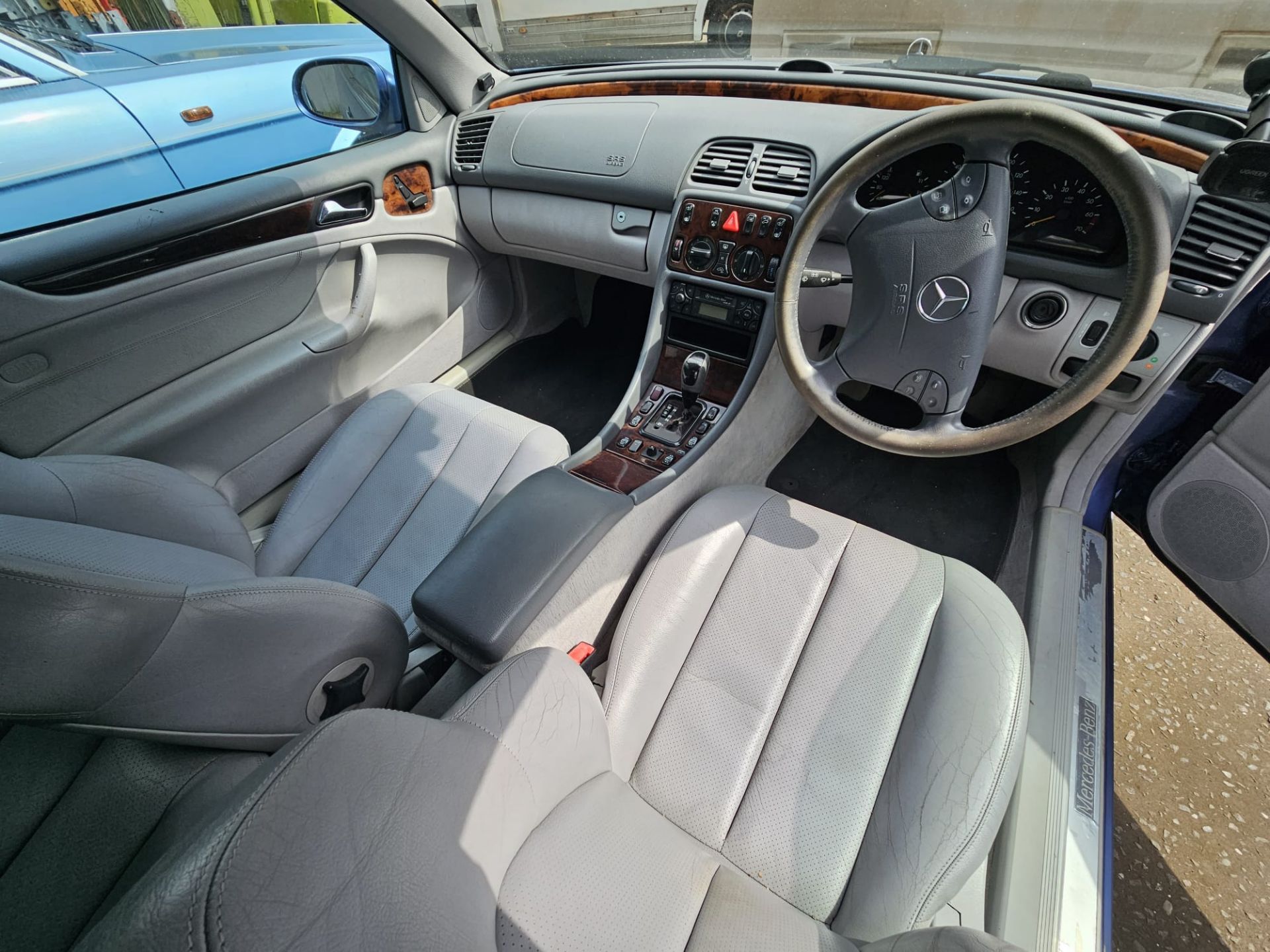 2001 MERCEDES CLK 320 ELEGANCE AUTO BLUE CONVERTIBLE *NO VAT* - Image 13 of 15