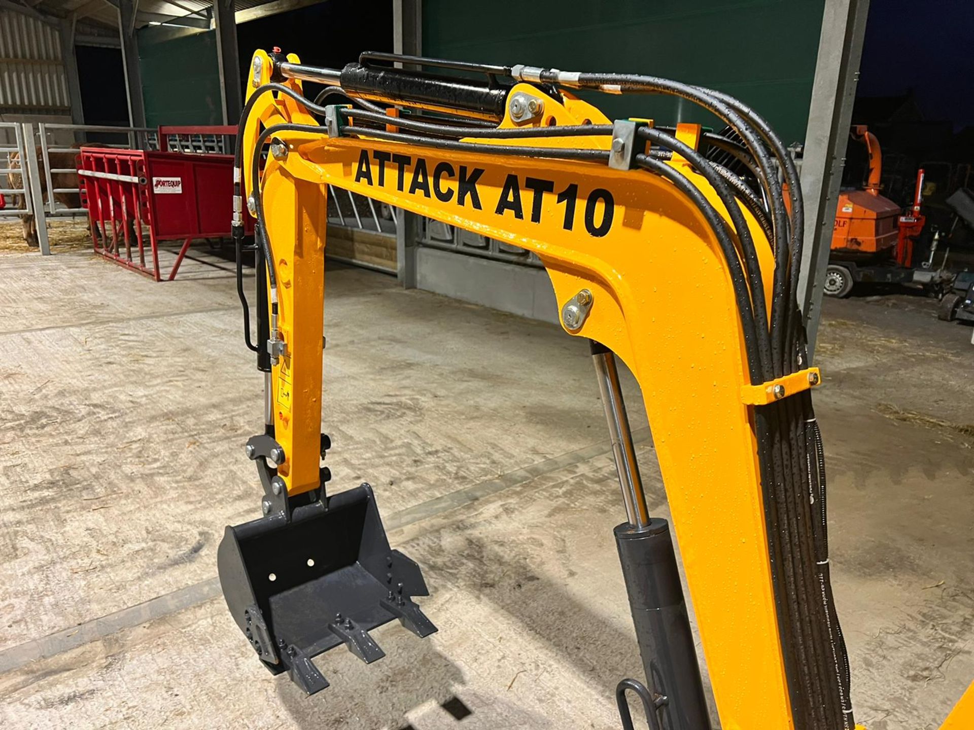 UNUSED ATTACK AT10 1 TON DIESEL MINI DIGGER, RUNS DRIVES AND DIGS, CANOPY *PLUS VAT* - Image 11 of 14