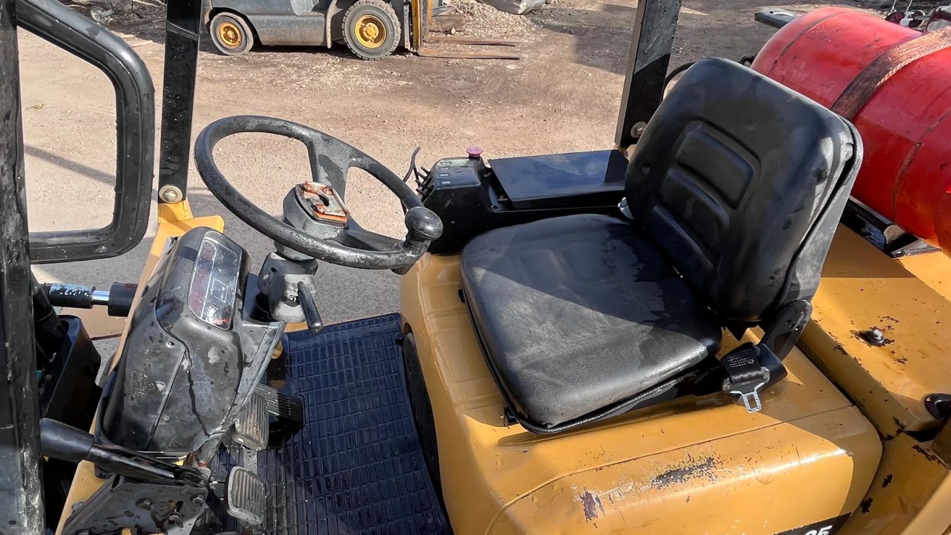 CAT GP25 2.5 Ton Gas Forklift *PLUS VAT* - Image 5 of 5