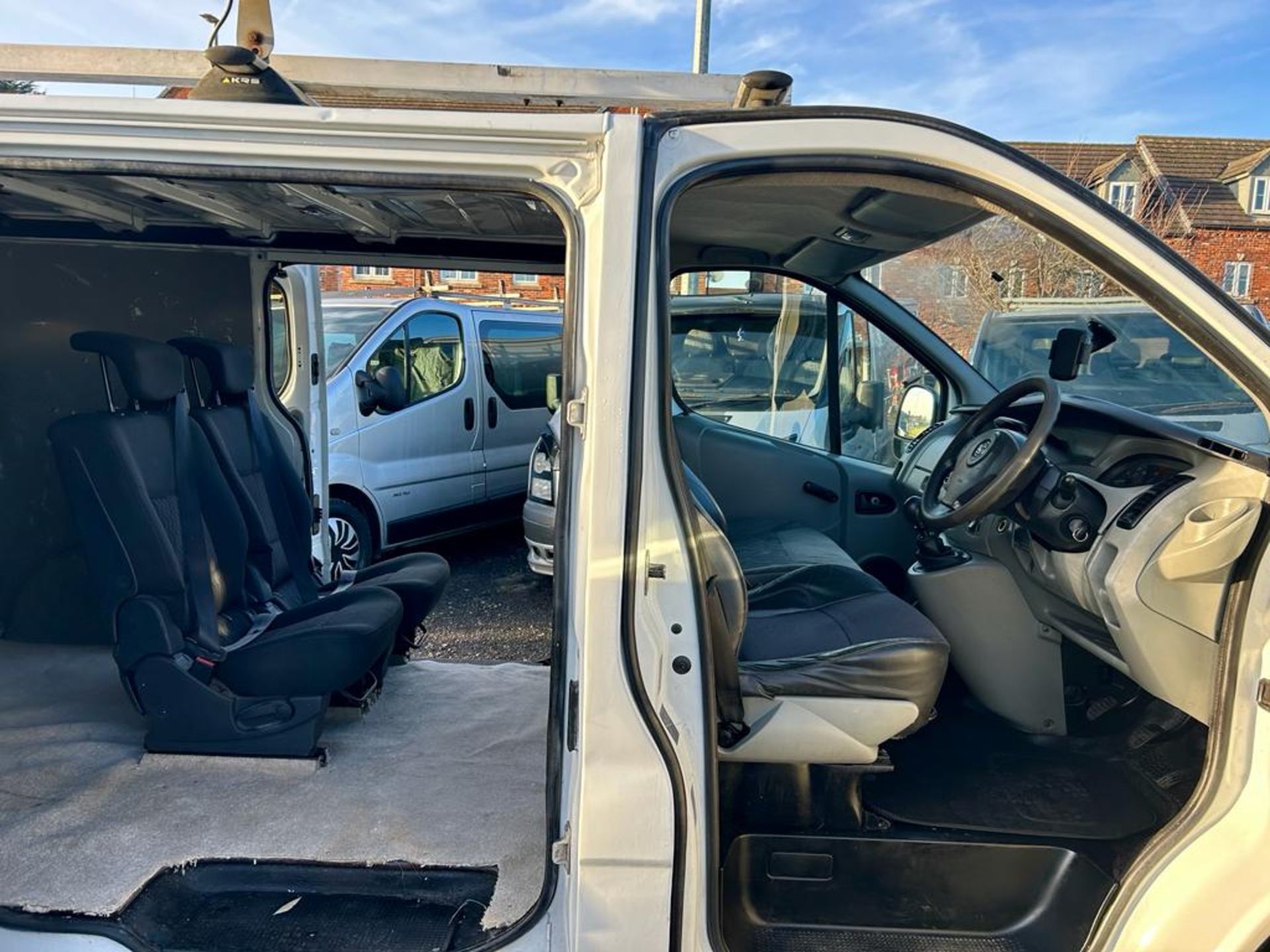 2005 VAUXHALL VIVARO 2900 DI SWB WHITE PANEL VAN *NO VAT* - Image 13 of 18