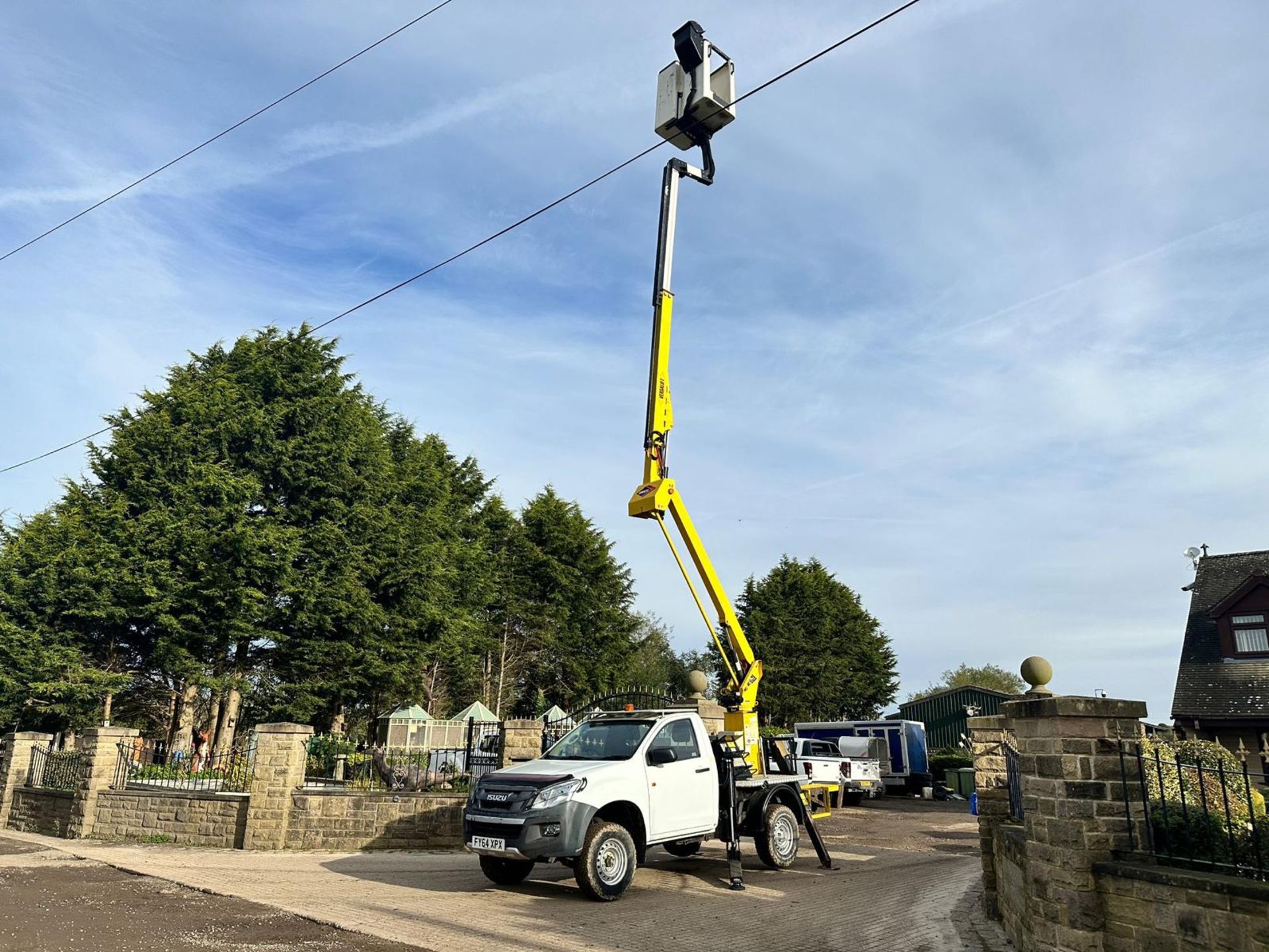 2014/64 ISUZU D-MAX S/C 2.5 TWIN TURBO 4WD PICKUP TRUCK WITH VERSALIFT CHERRY PICKER *PLUS VAT* - Image 20 of 30